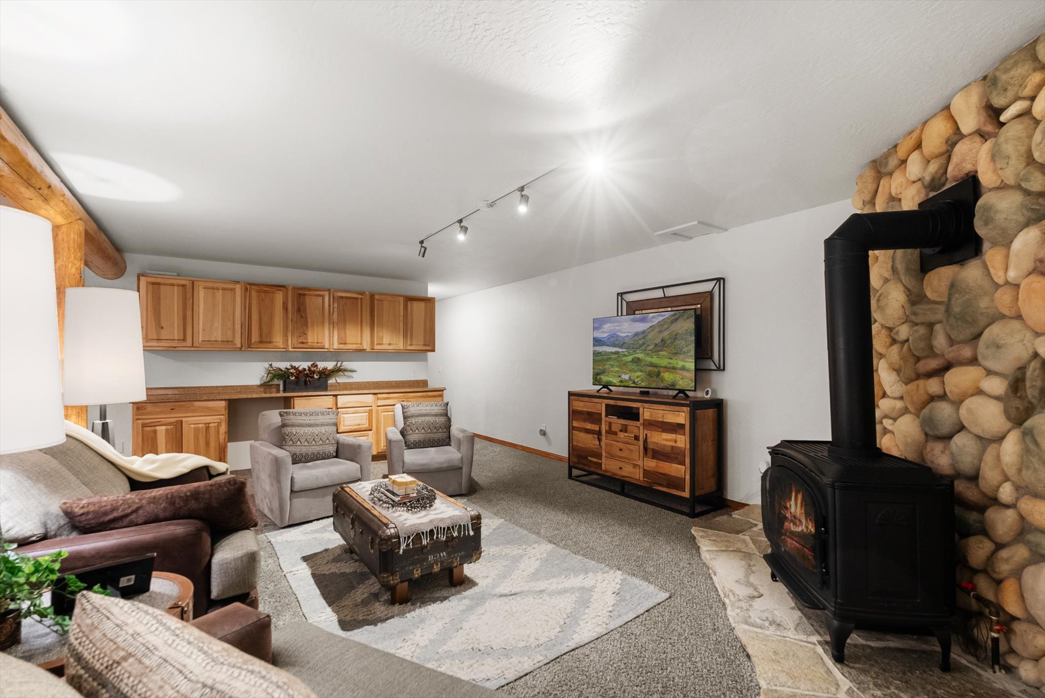 555 & 561 Twin Bridges Road