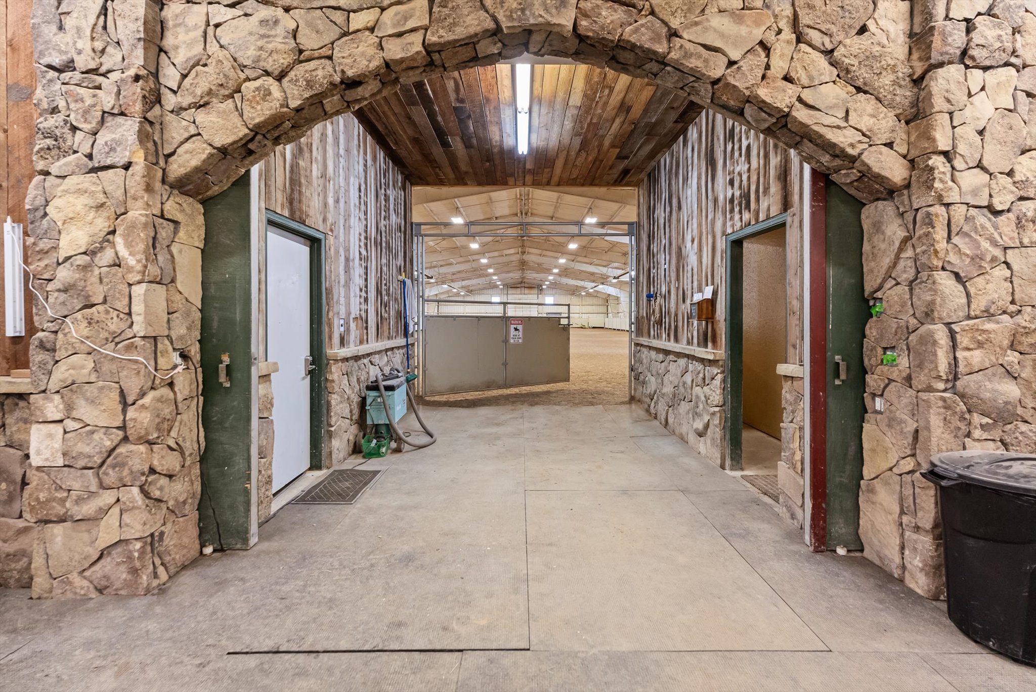 555 & 561 Twin Bridges Road