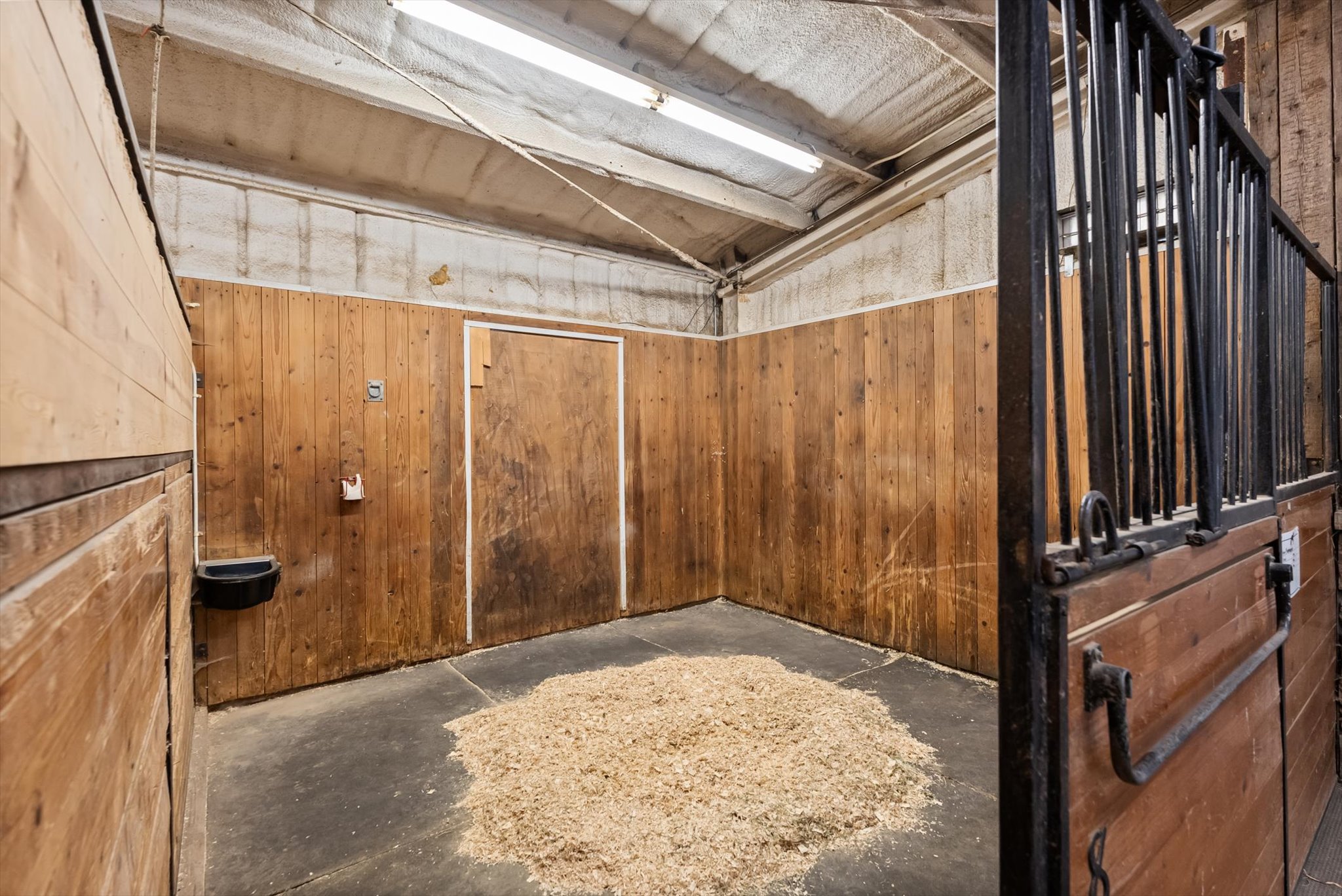 555 & 561 Twin Bridges Road