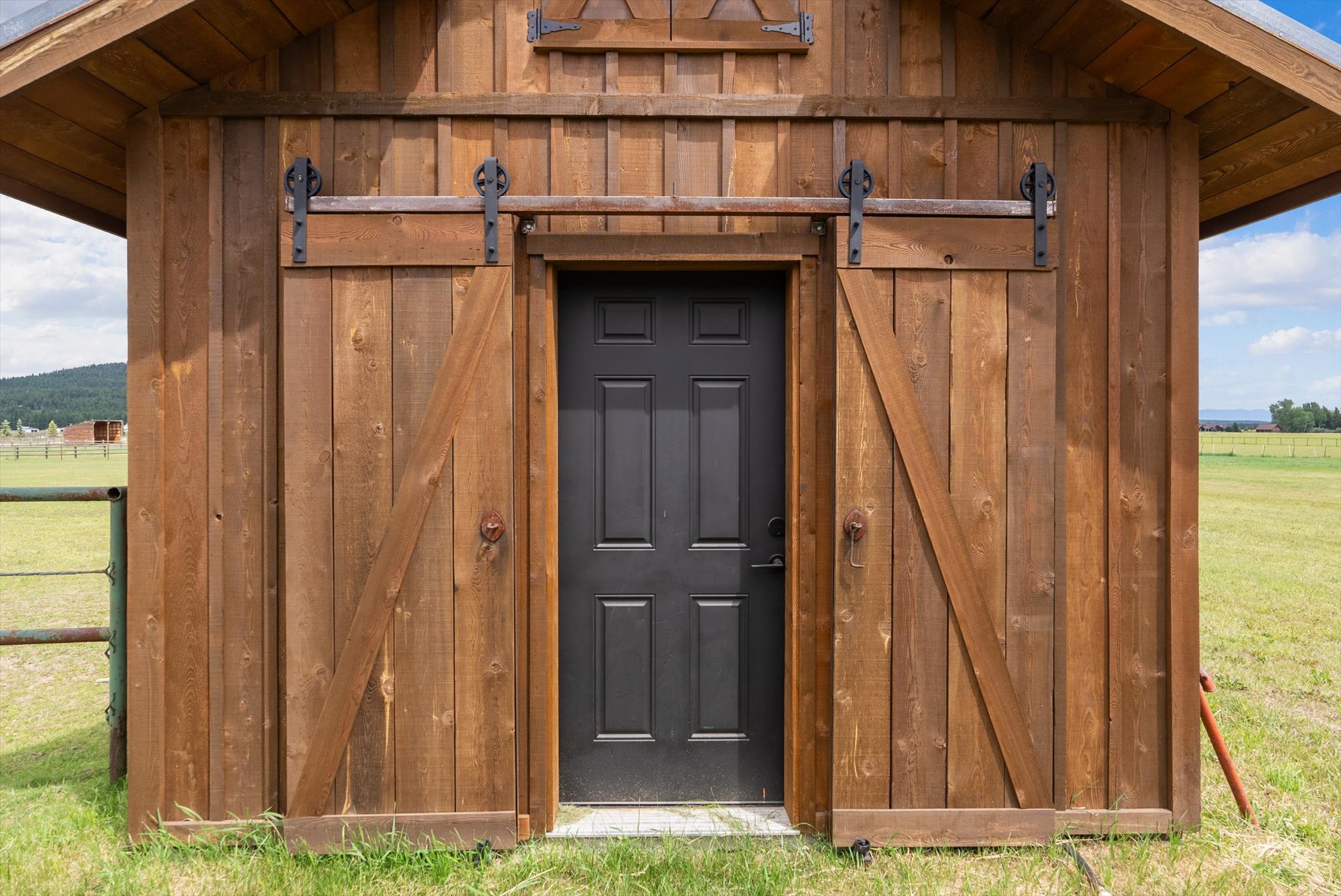 555 & 561 Twin Bridges Road