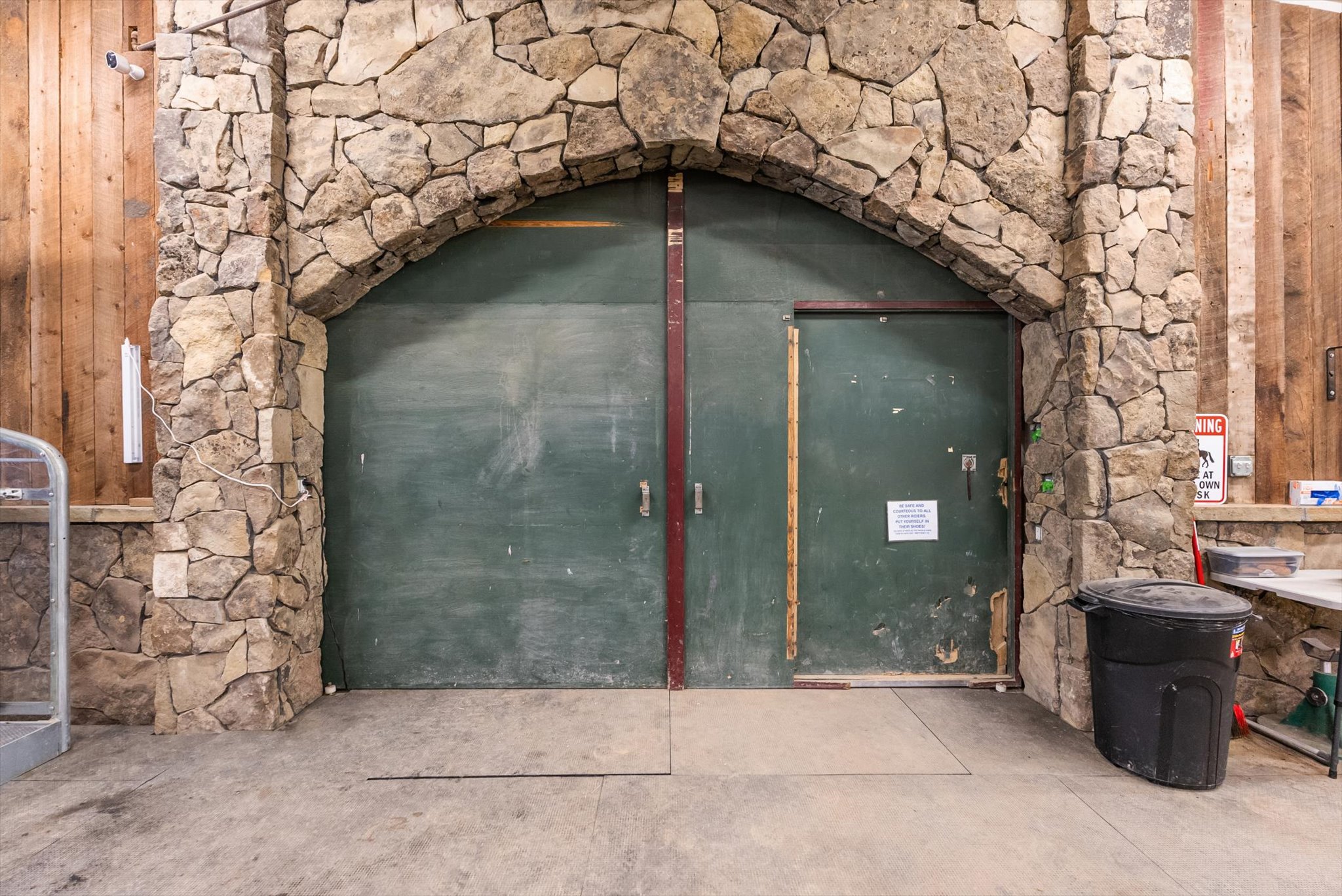 555 & 561 Twin Bridges Road