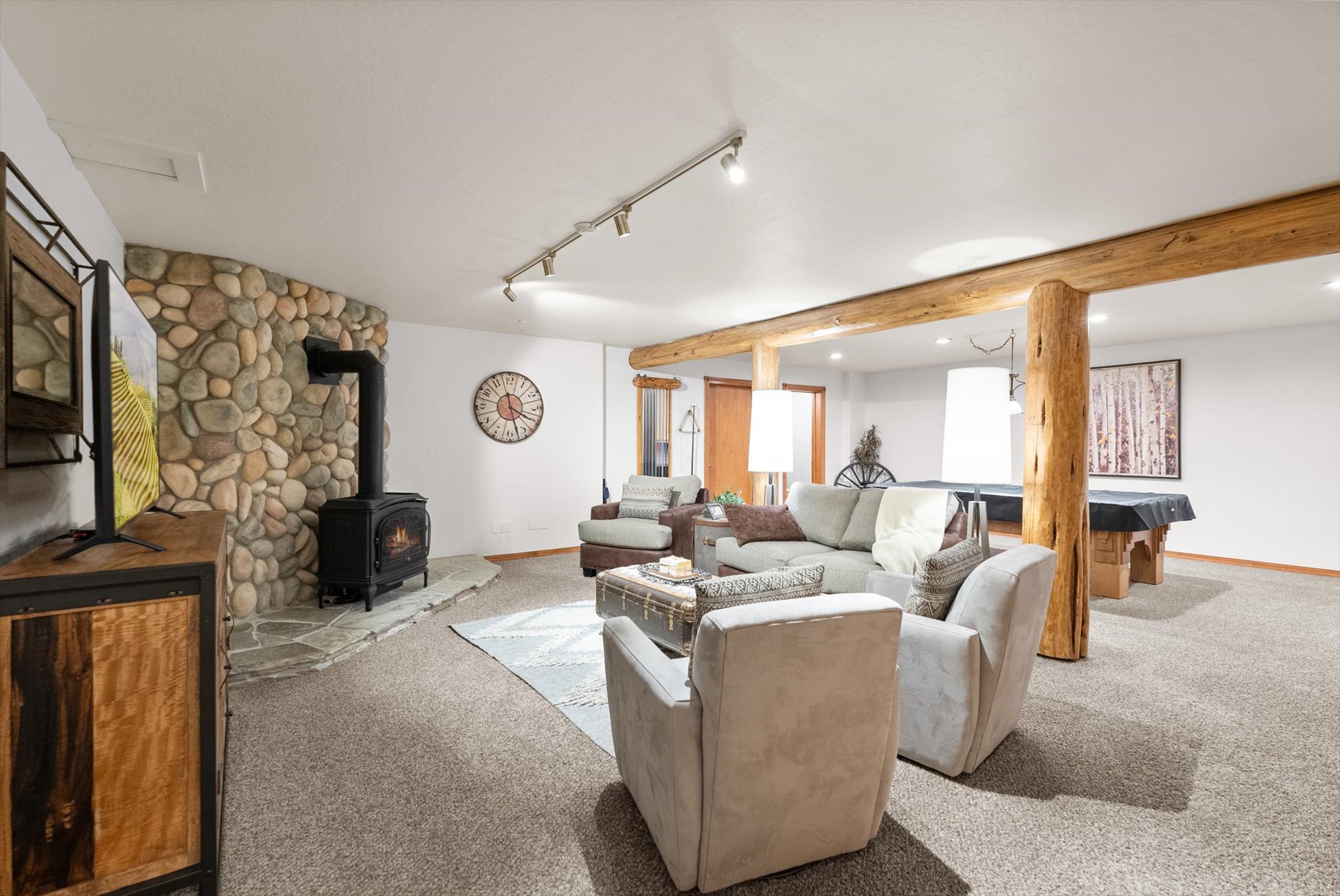 555 & 561 Twin Bridges Road