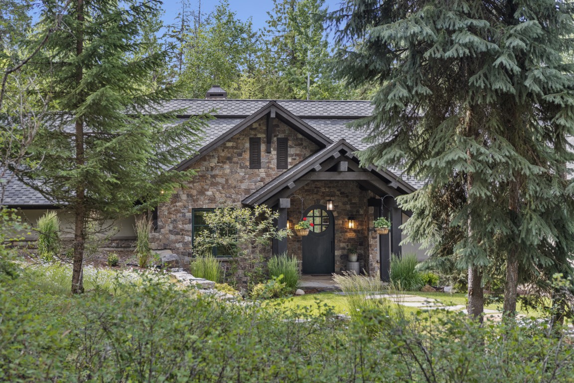1 Ridge Crest Court