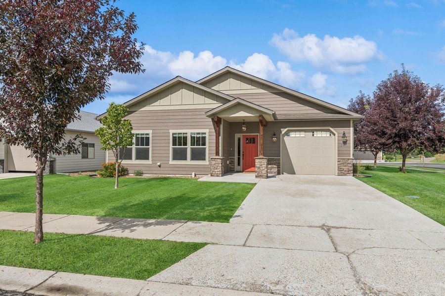 240 E Nicklaus Avenue