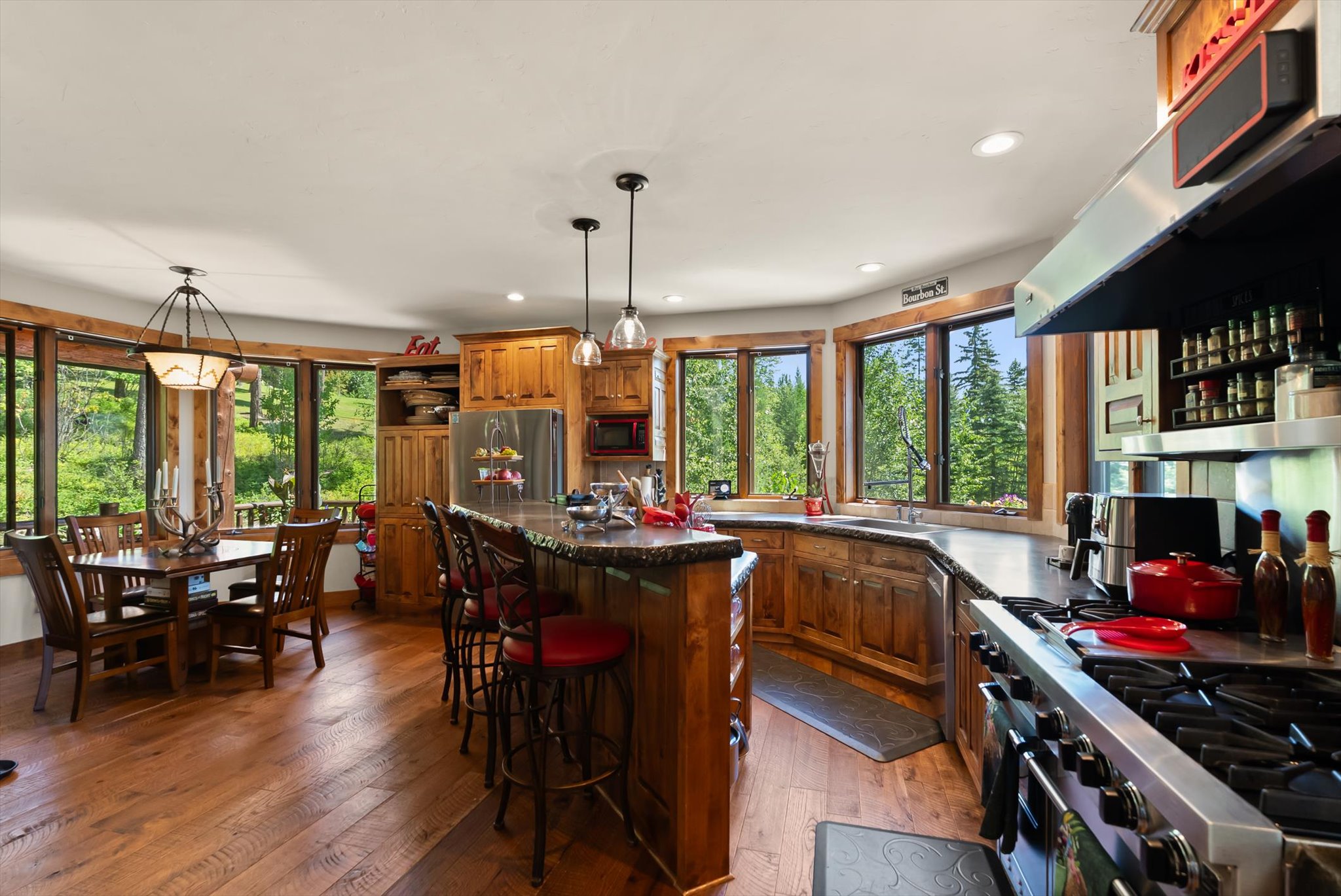 832 Cantrell Court