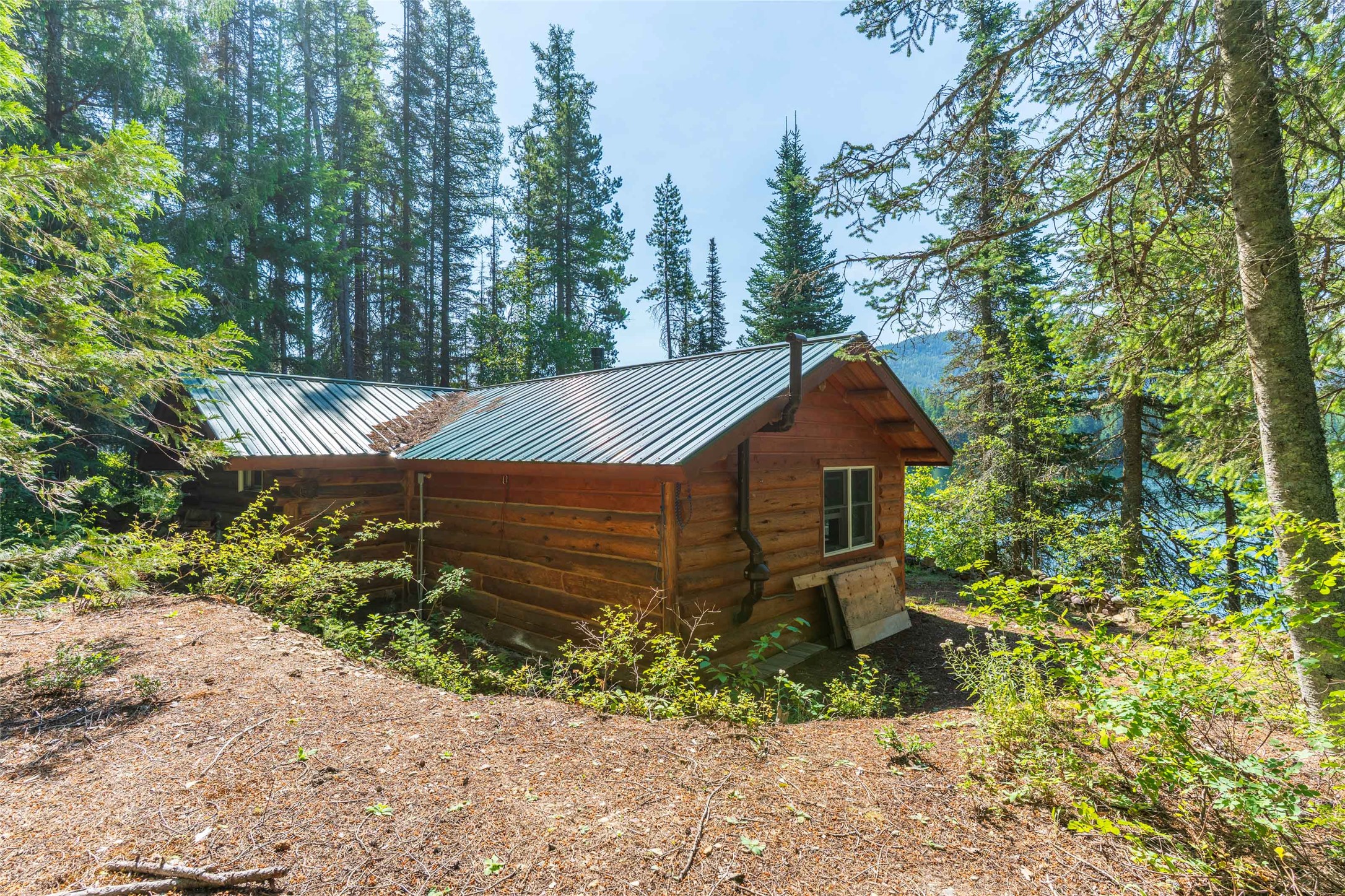 1050/1056 Lake Drive