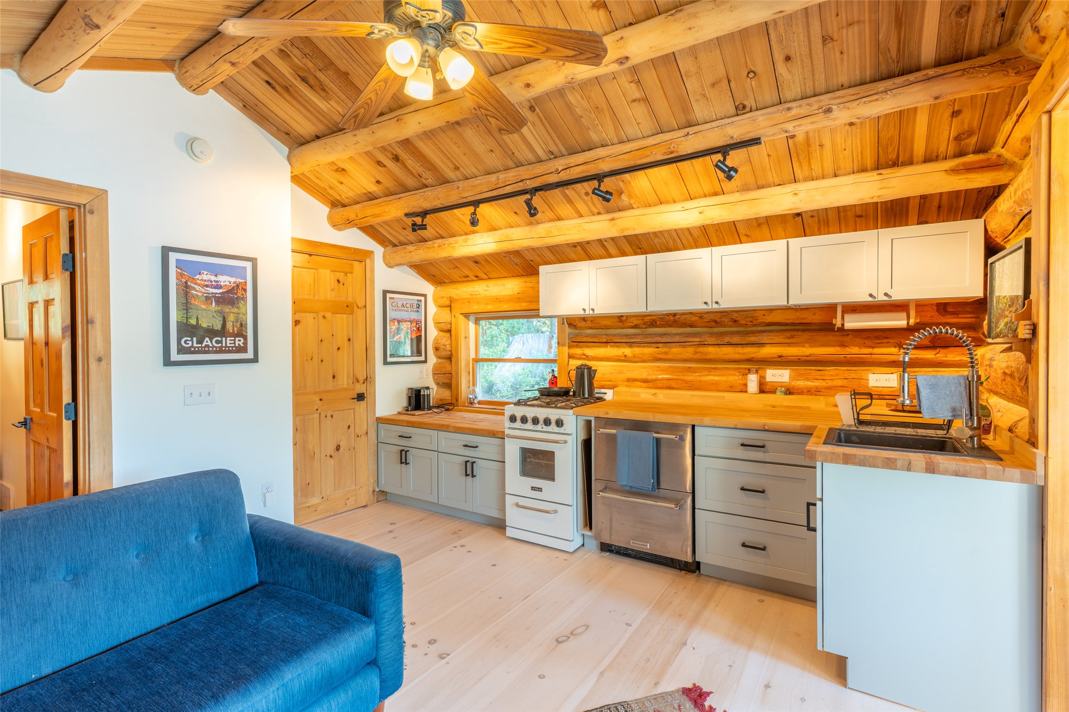 1050/1056 Lake Drive