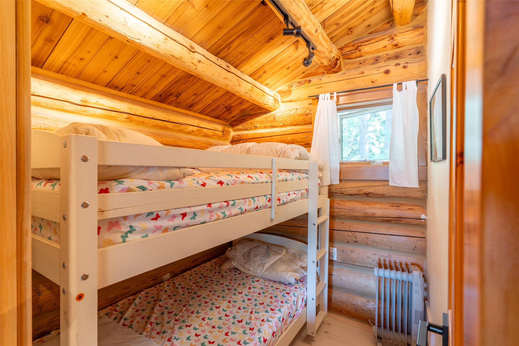 1050/1056 Lake Drive