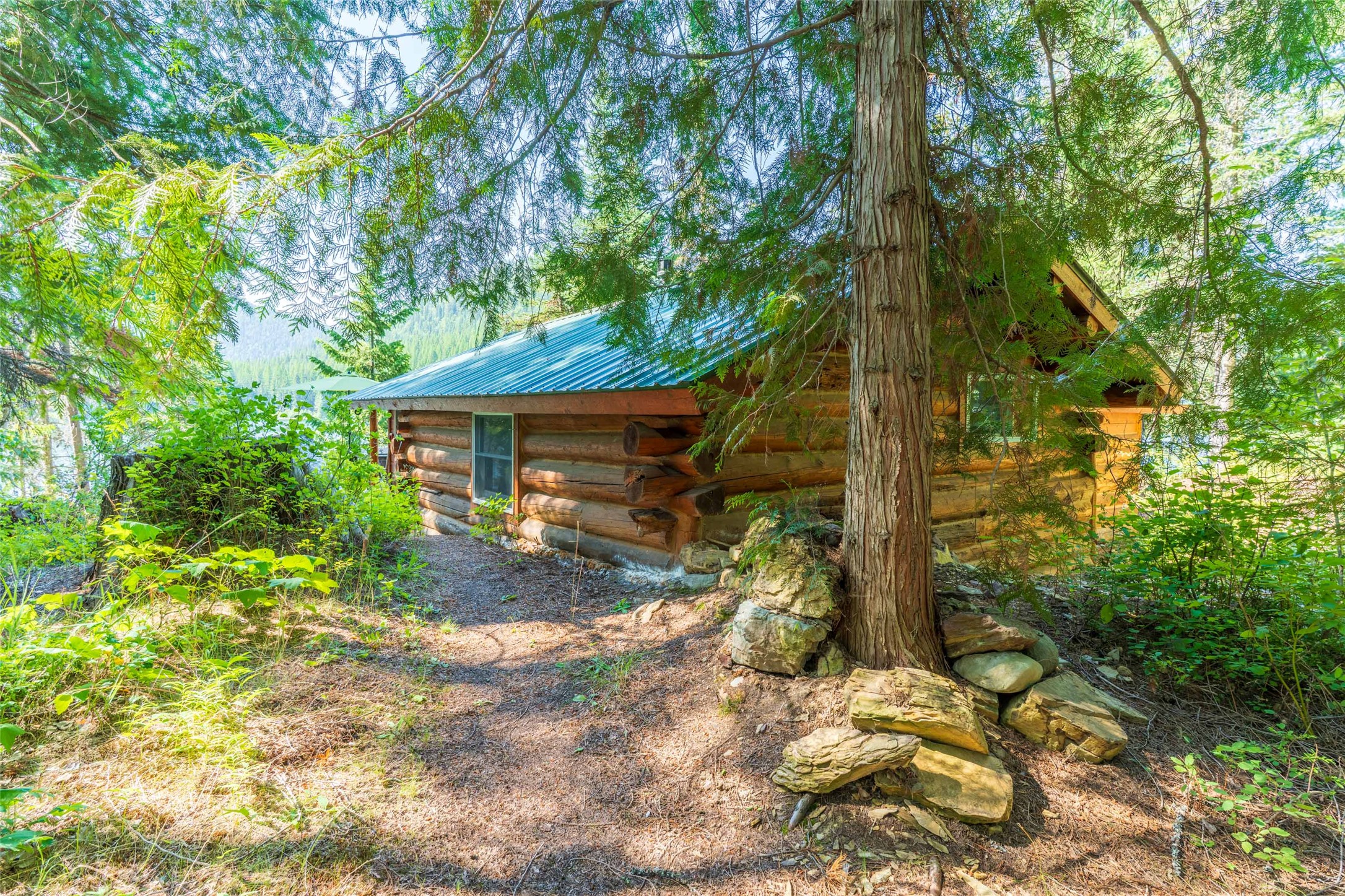 1050/1056 Lake Drive