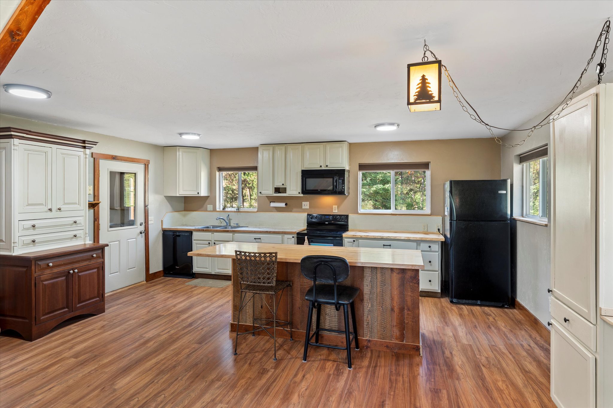 886 Rogers Mountain Loop