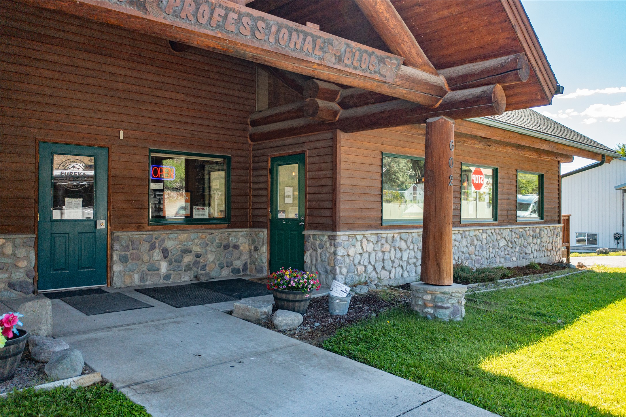 602 Dewey Avenue N 3