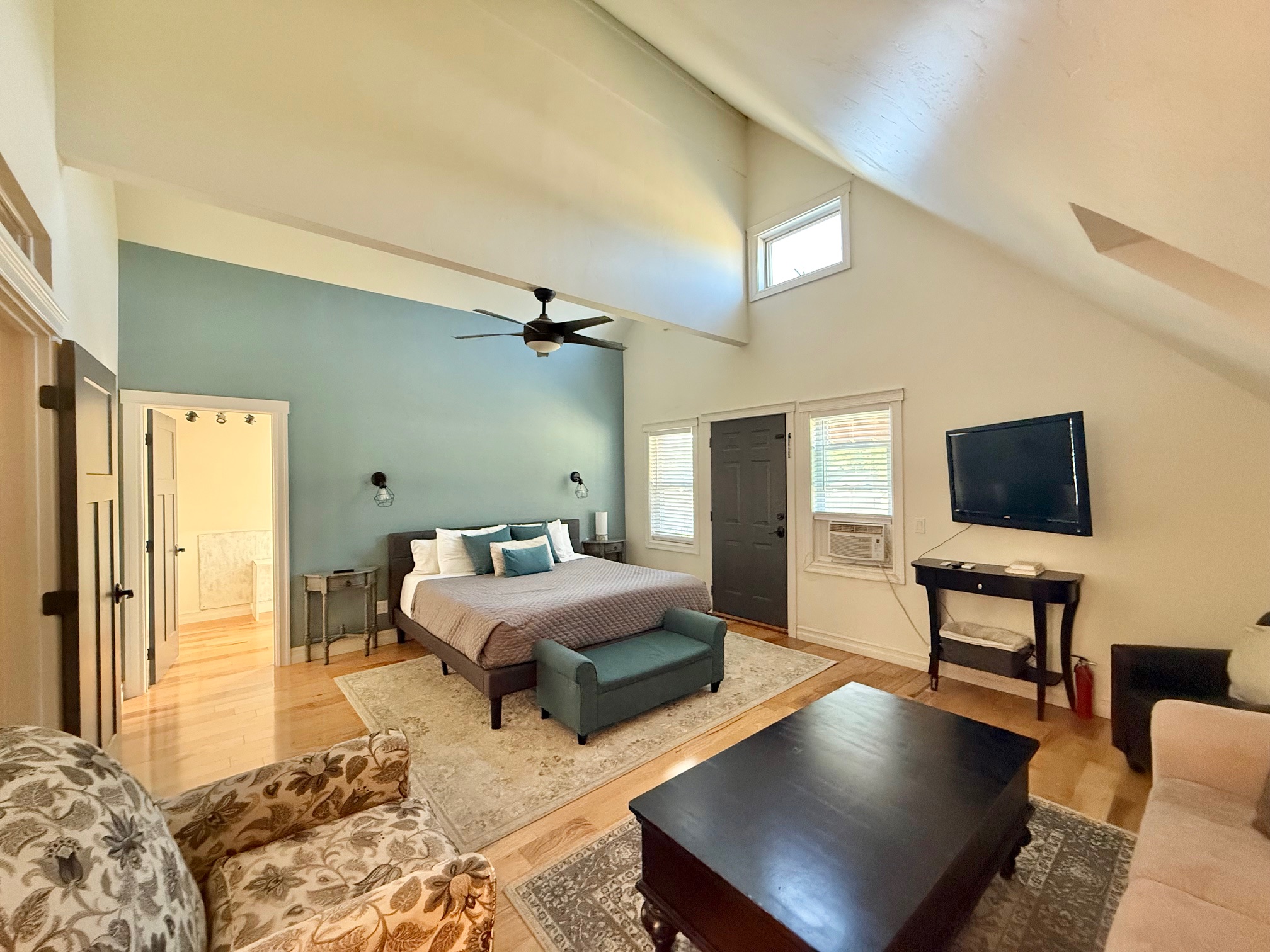 205 Kinnikinnick Lane