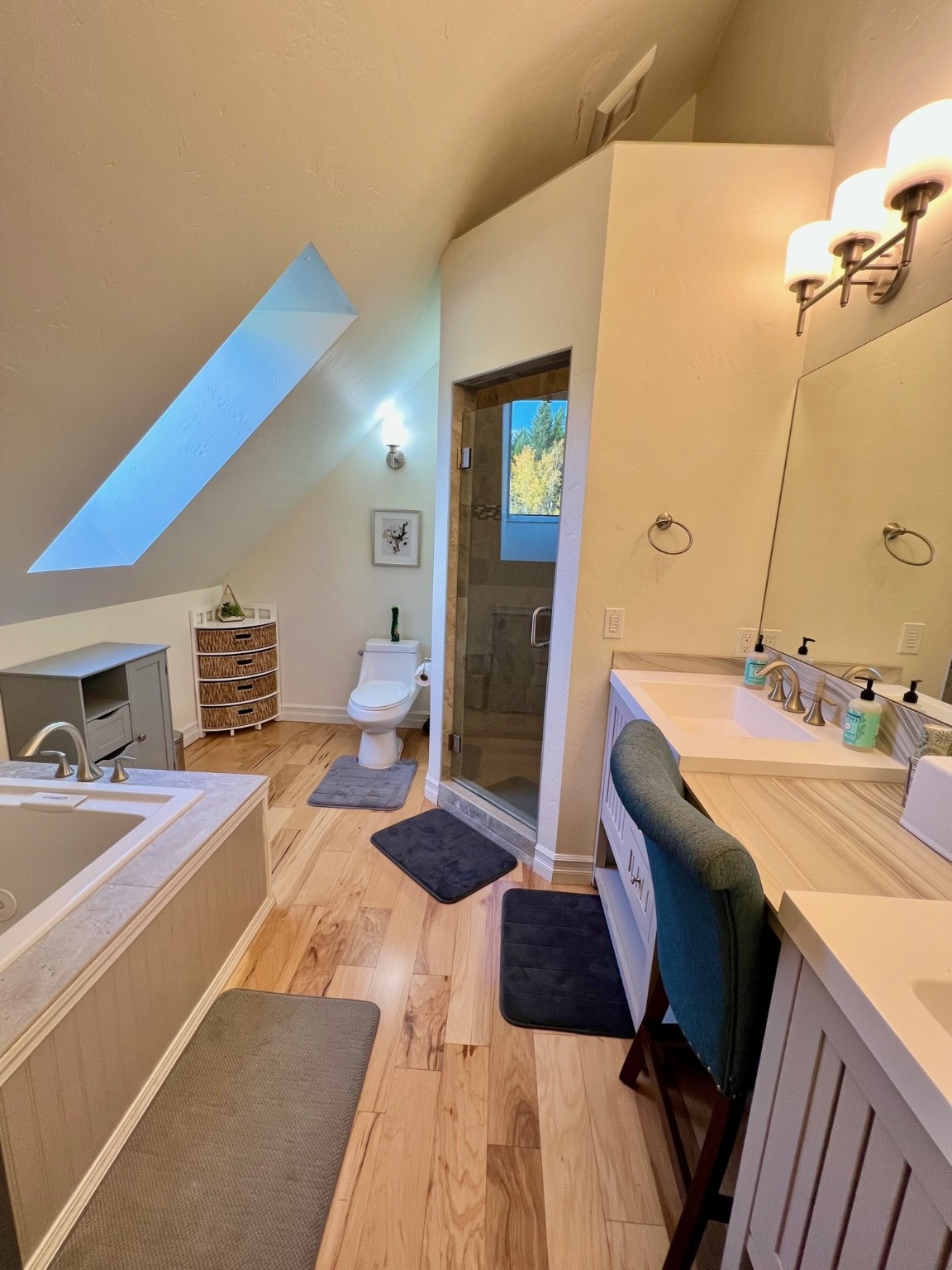 205 Kinnikinnick Lane