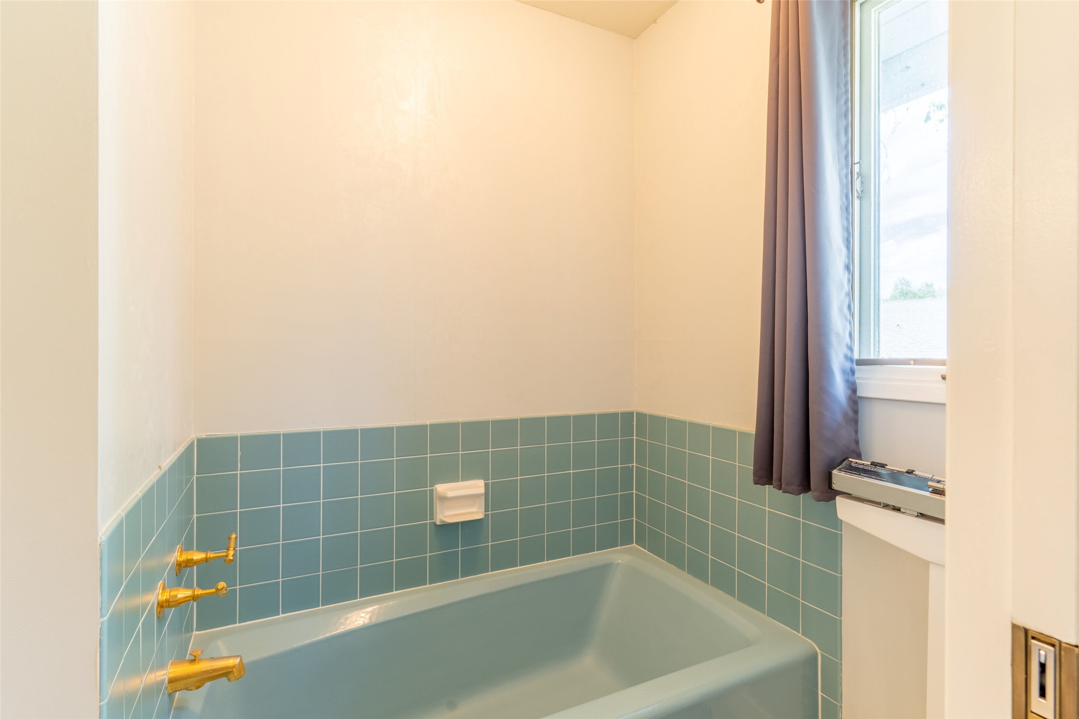 1037 7th Street W