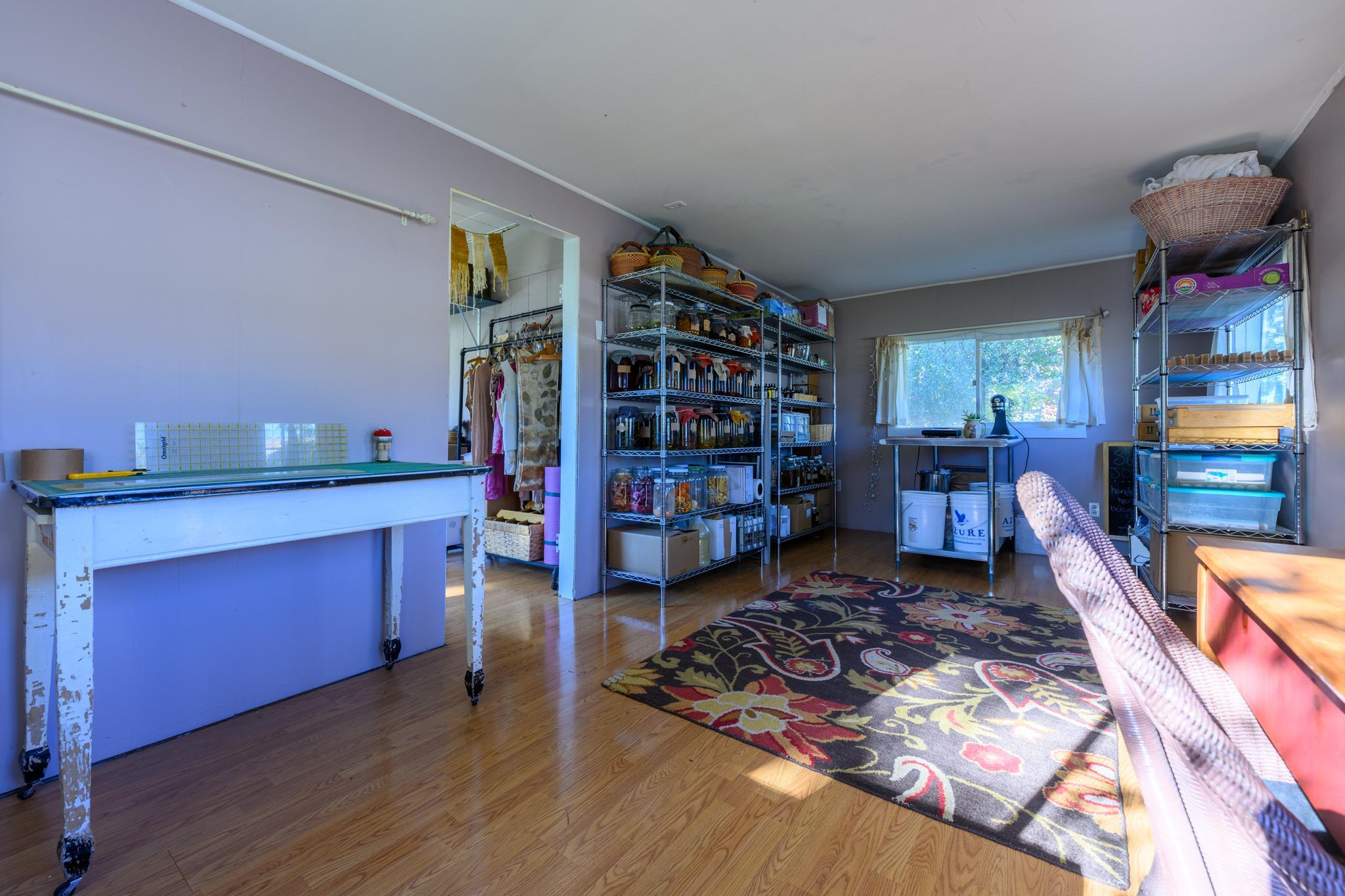 110 West Avenue S