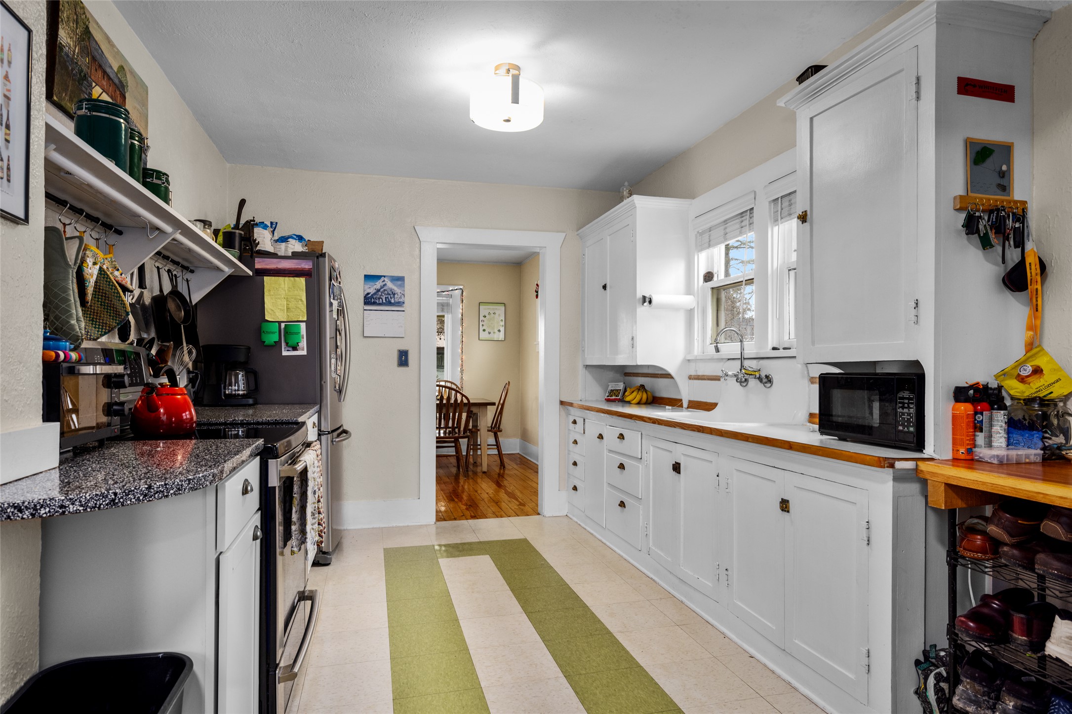 1050 E 4th Street
