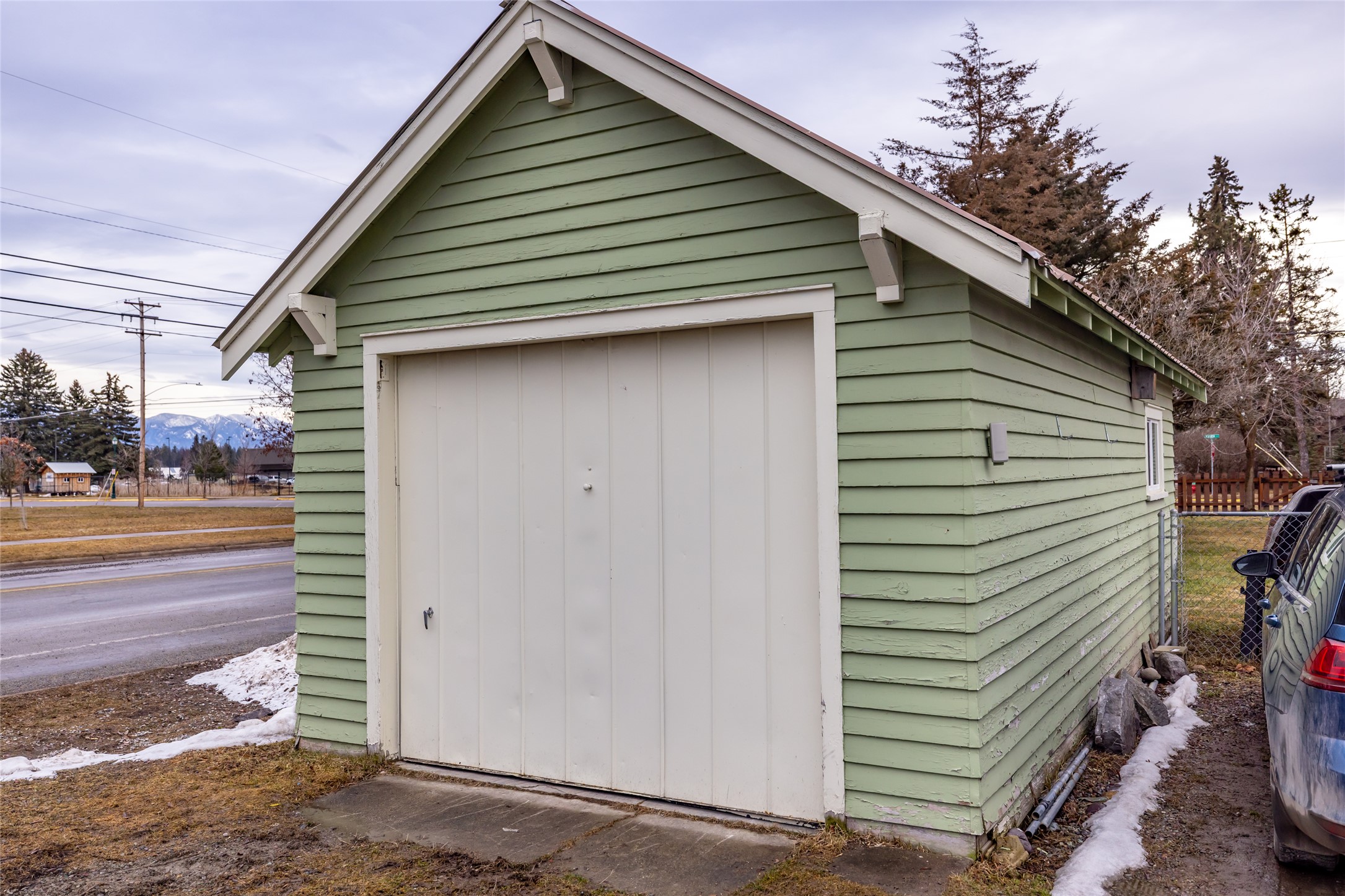 1050 E 4th Street