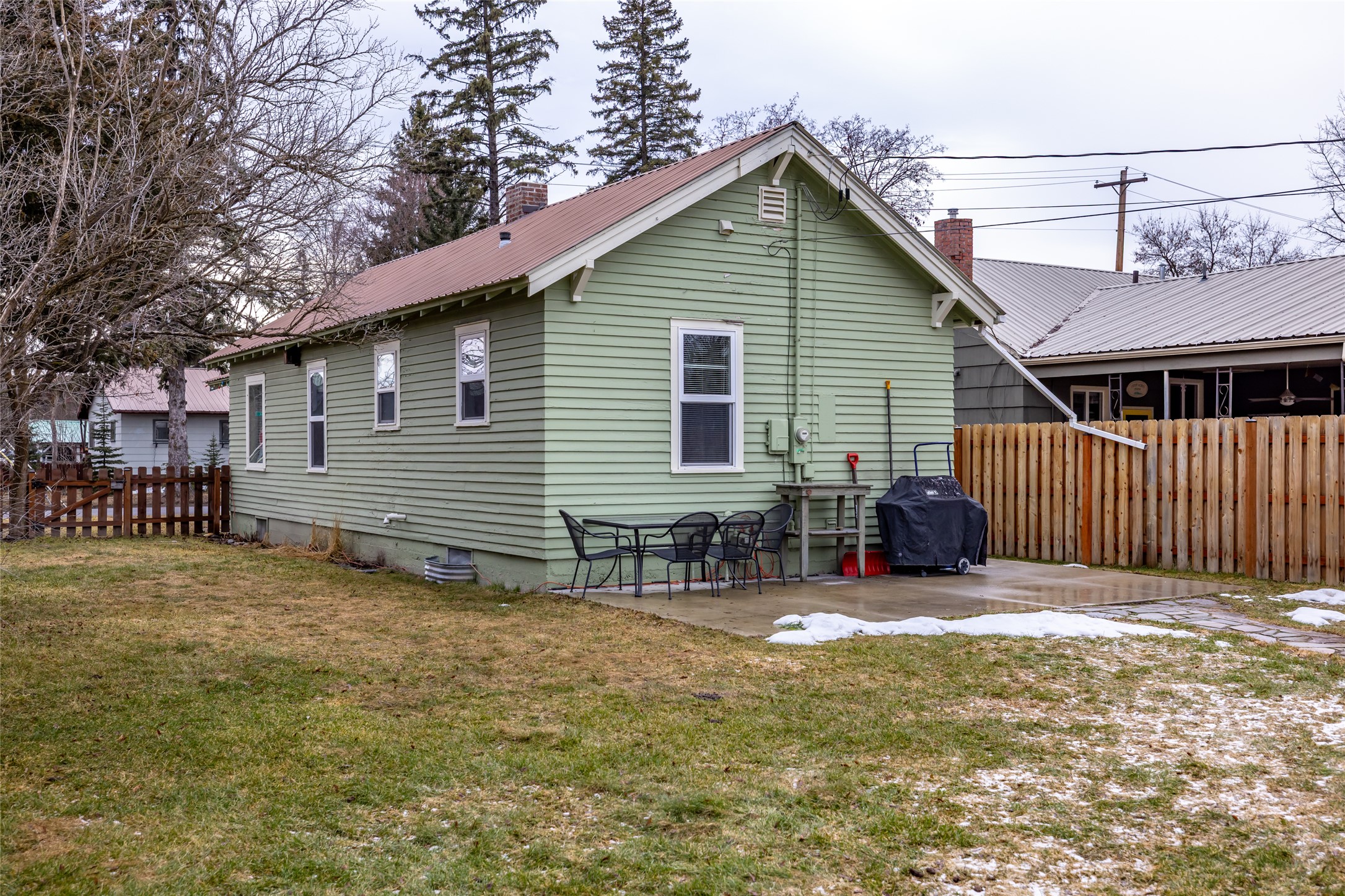 1050 E 4th Street