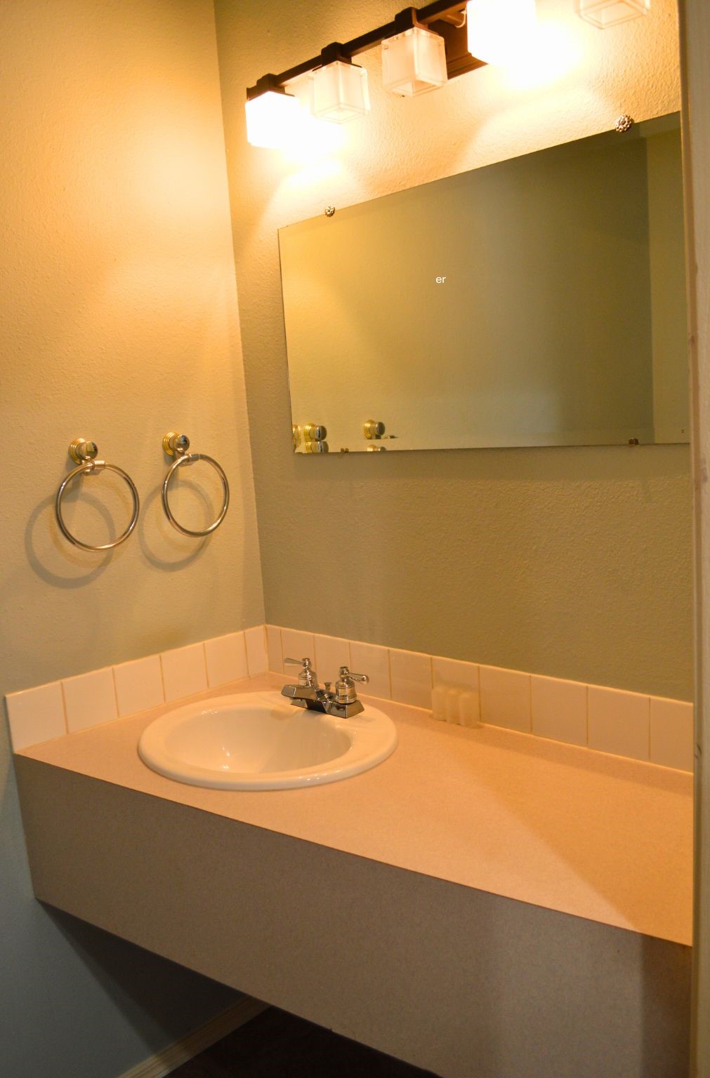 305 Kelly Road F22