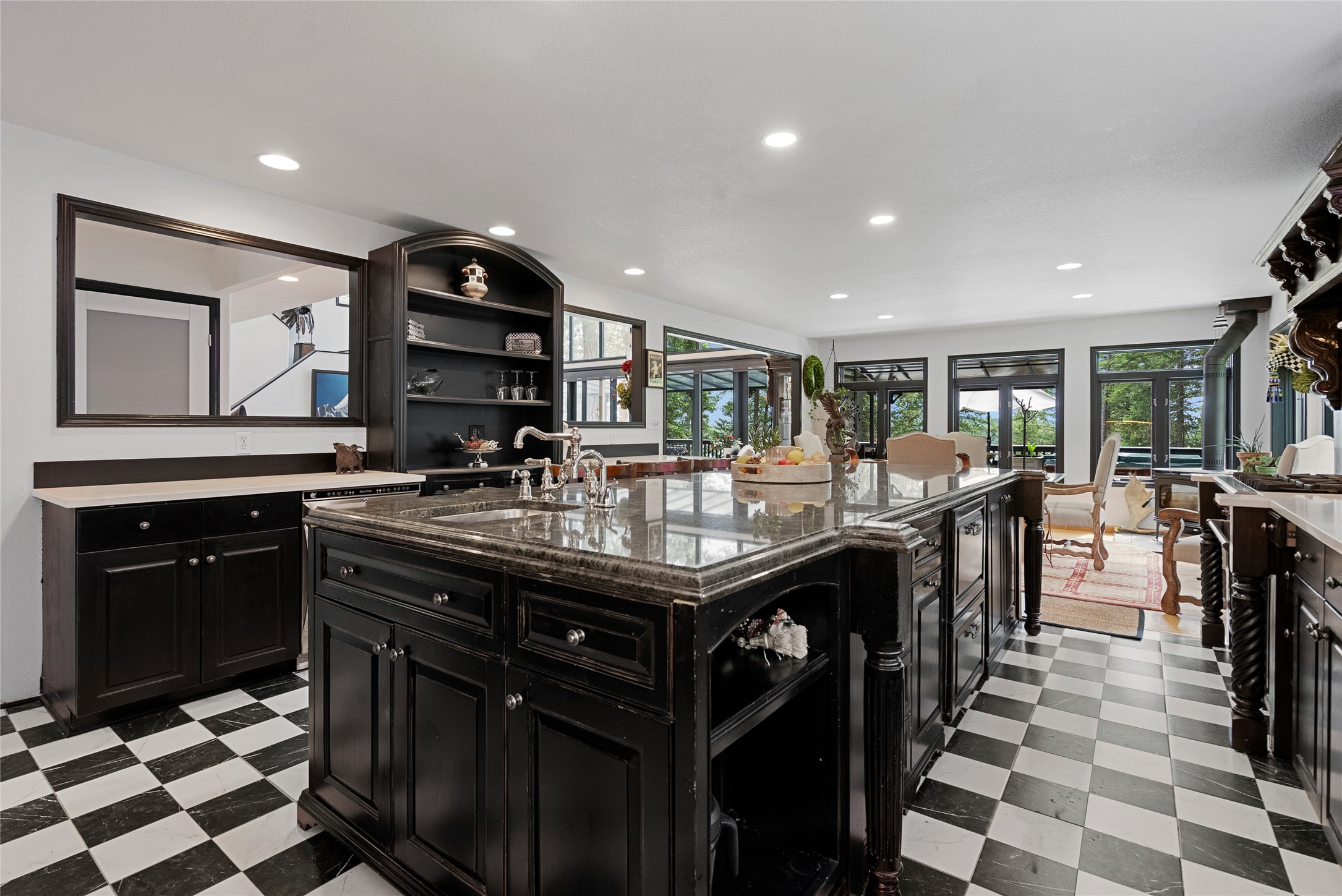 1980 E Lakeshore Drive