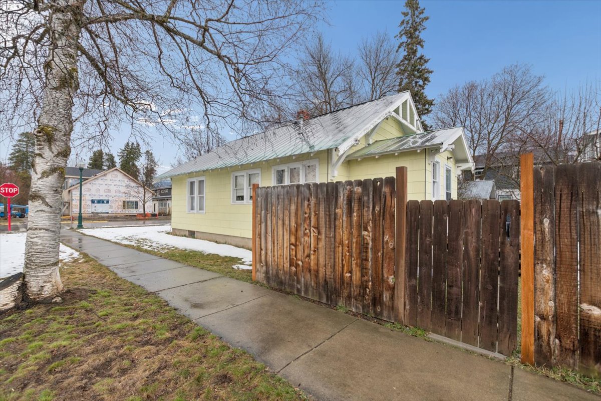 903 E 2nd Street
