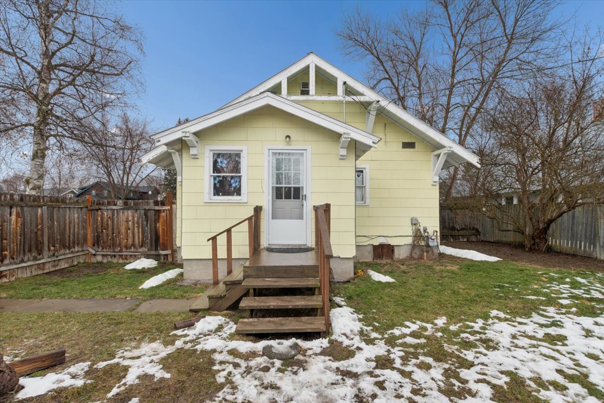 903 E 2nd Street