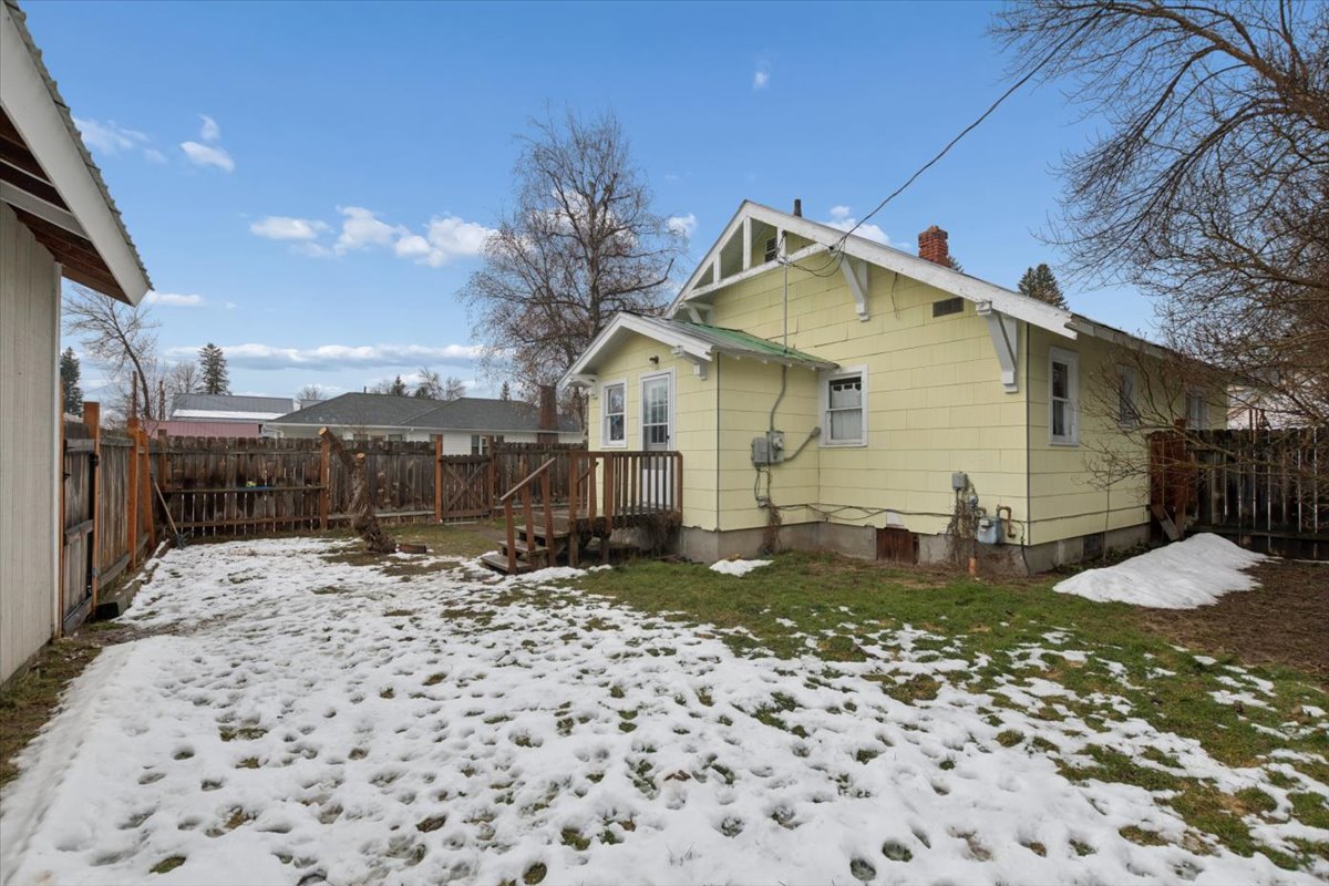 903 E 2nd Street