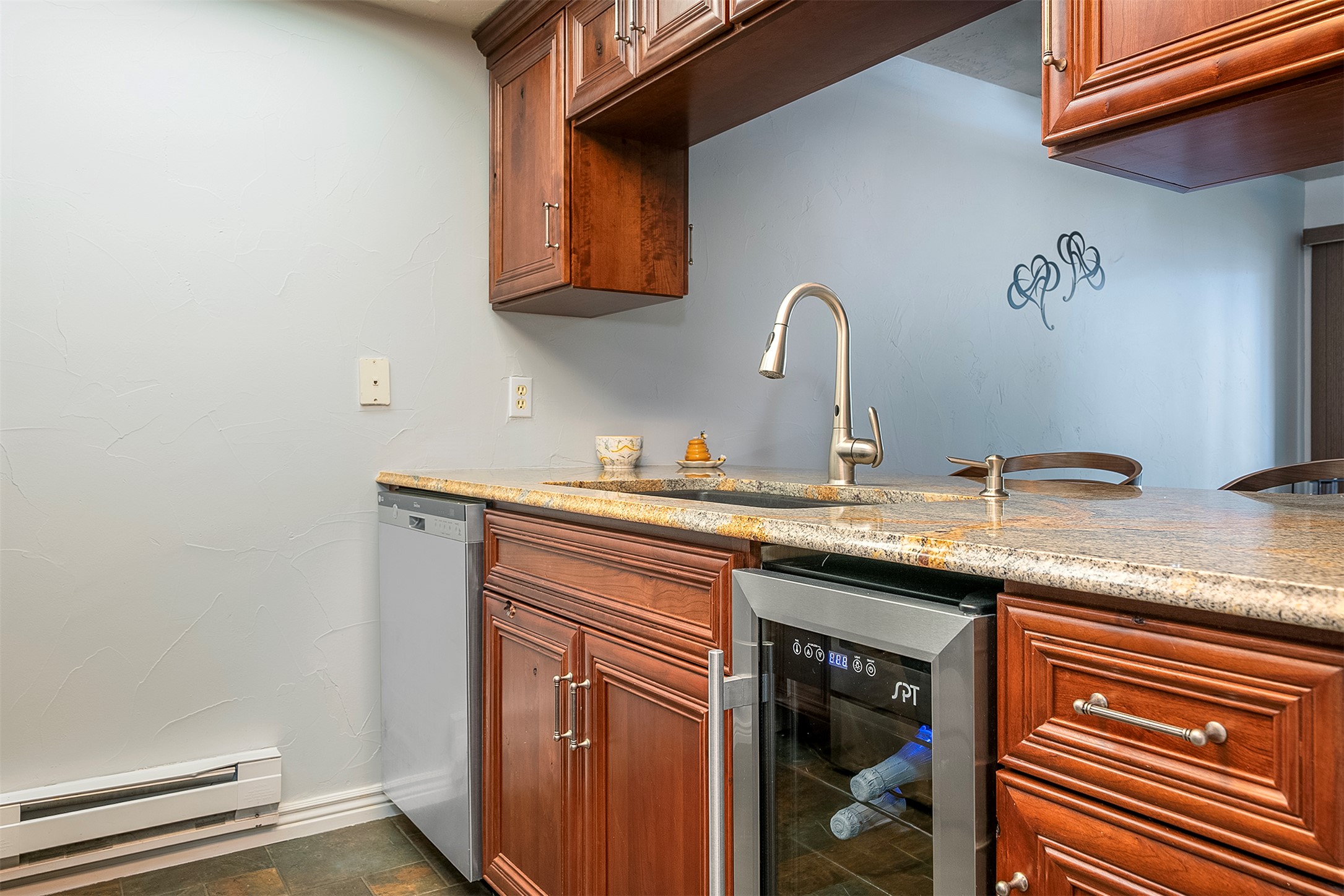 270 Bridge Street QC1-203