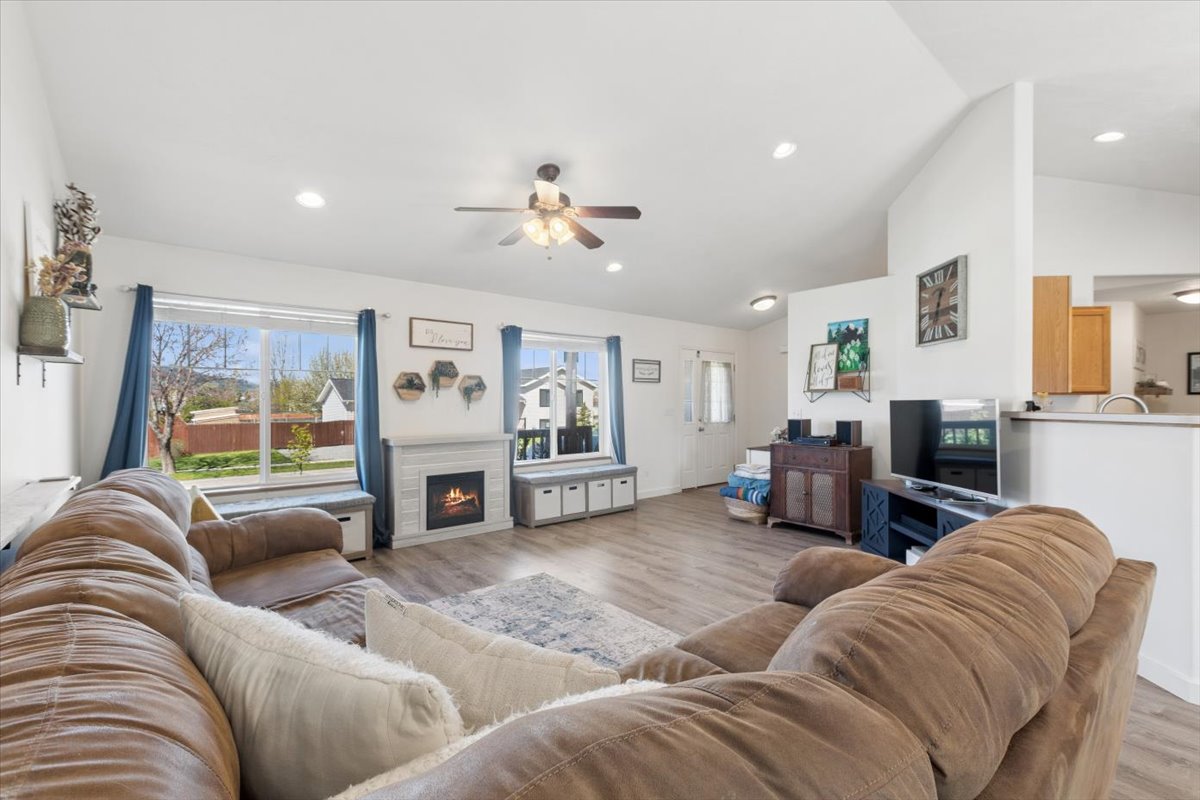 288 Buttercup Loop