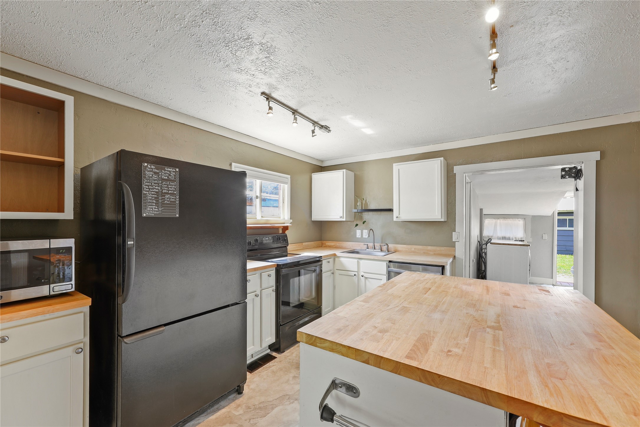 104 2nd Avenue W