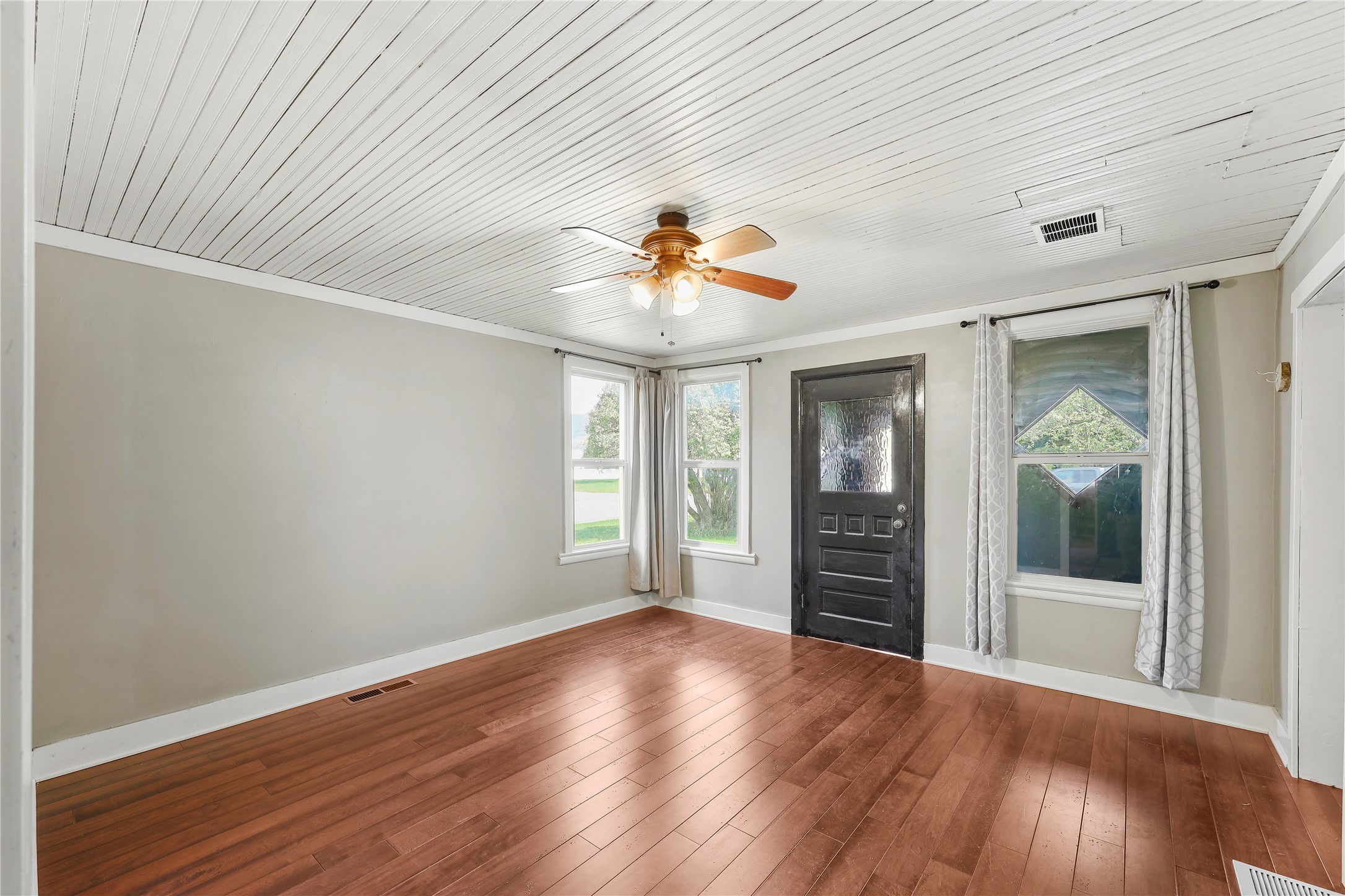 104 2nd Avenue W
