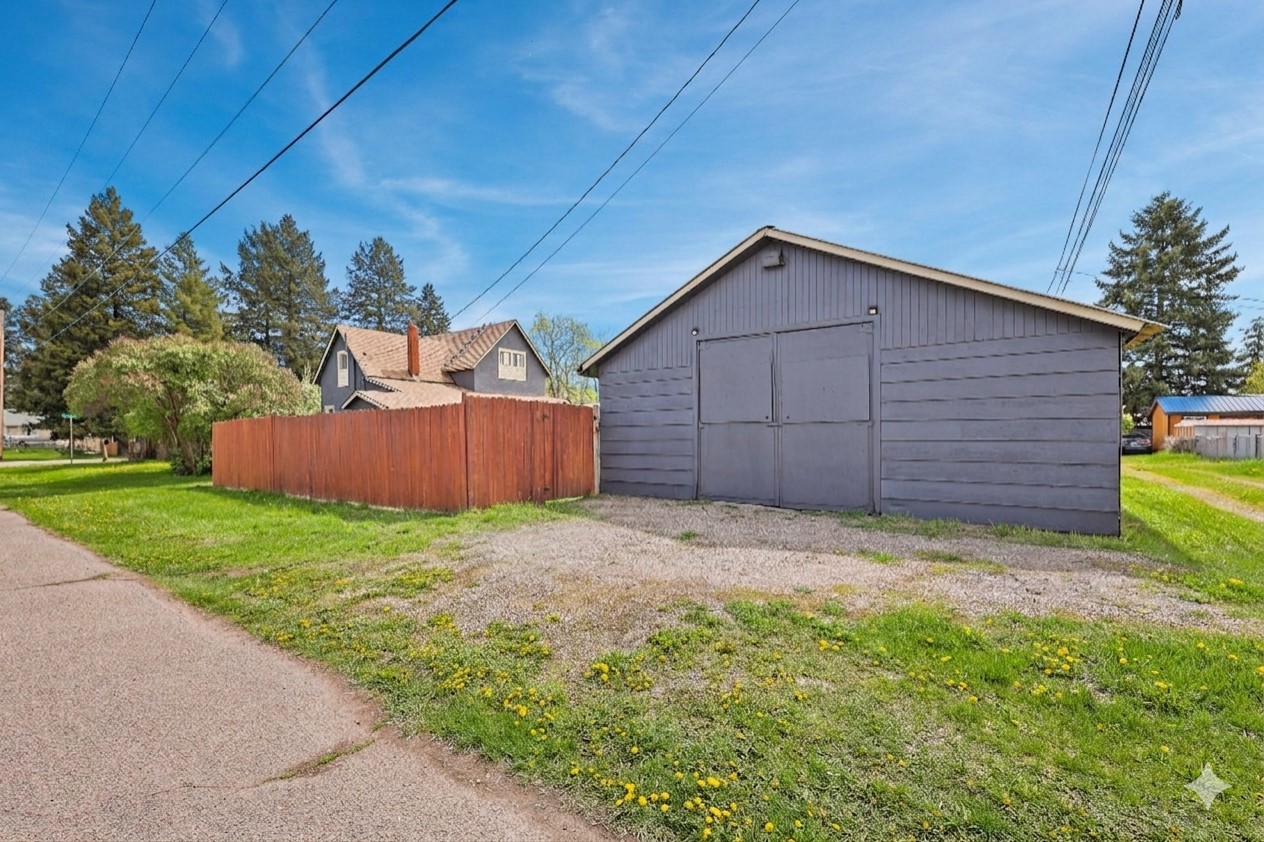 104 2nd Avenue W