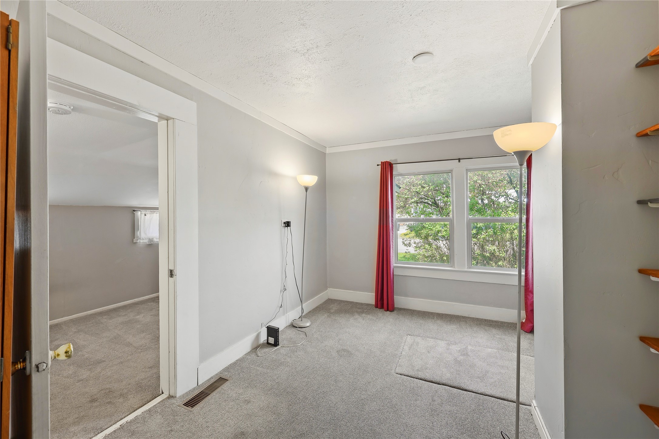 104 2nd Avenue W
