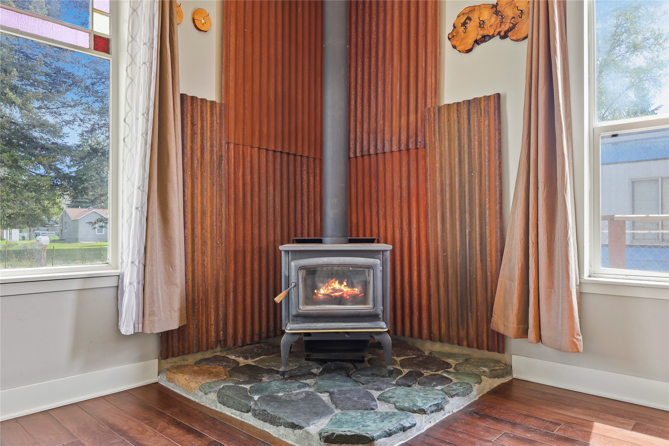 104 2nd Avenue W