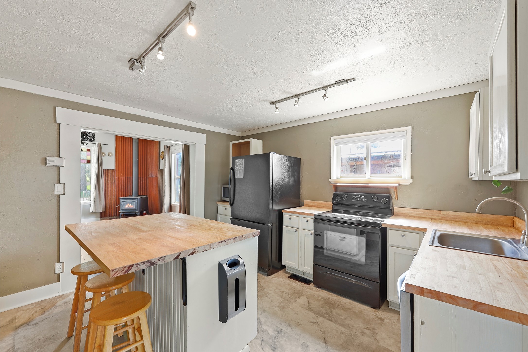 104 2nd Avenue W