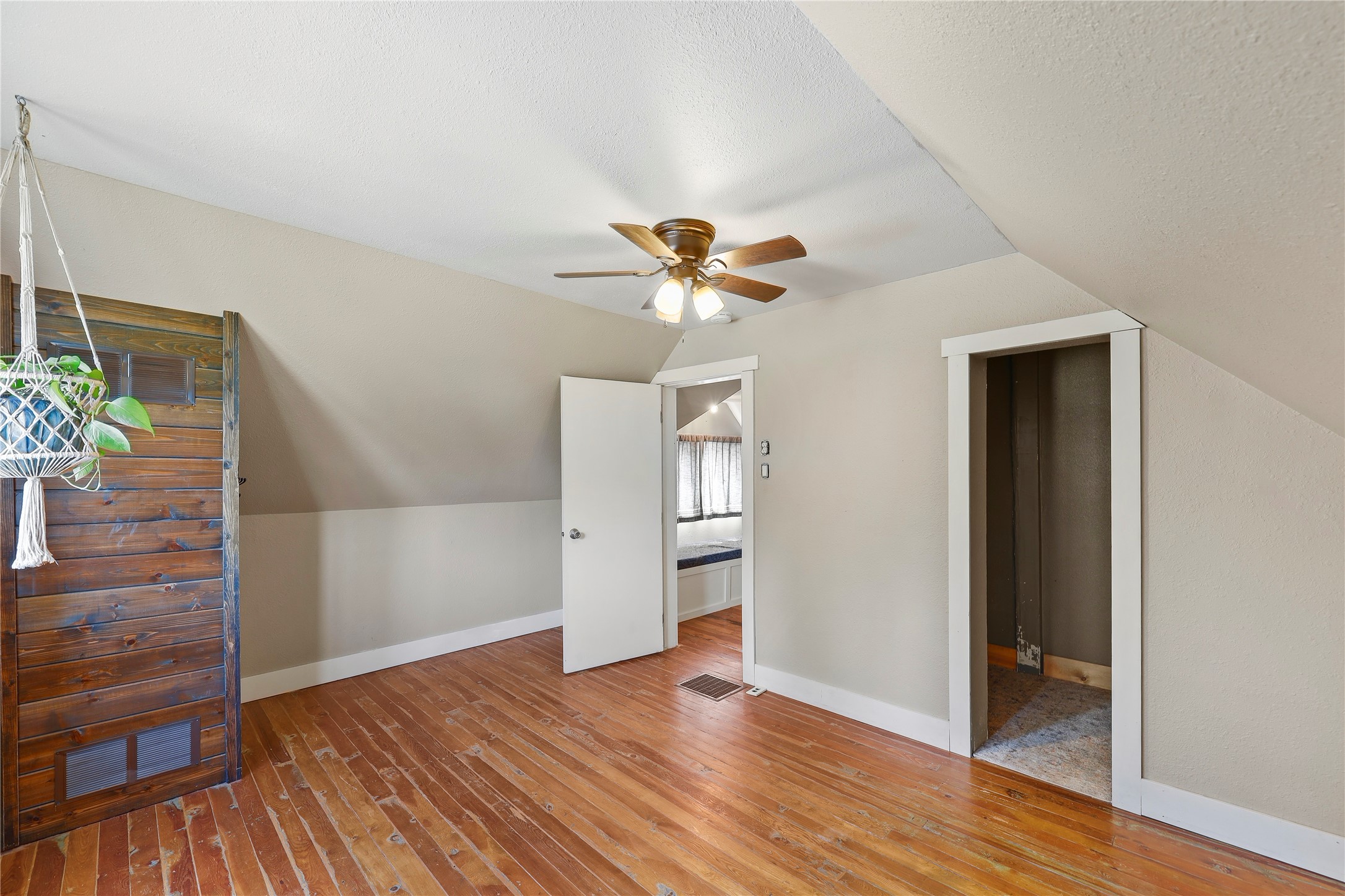 104 2nd Avenue W