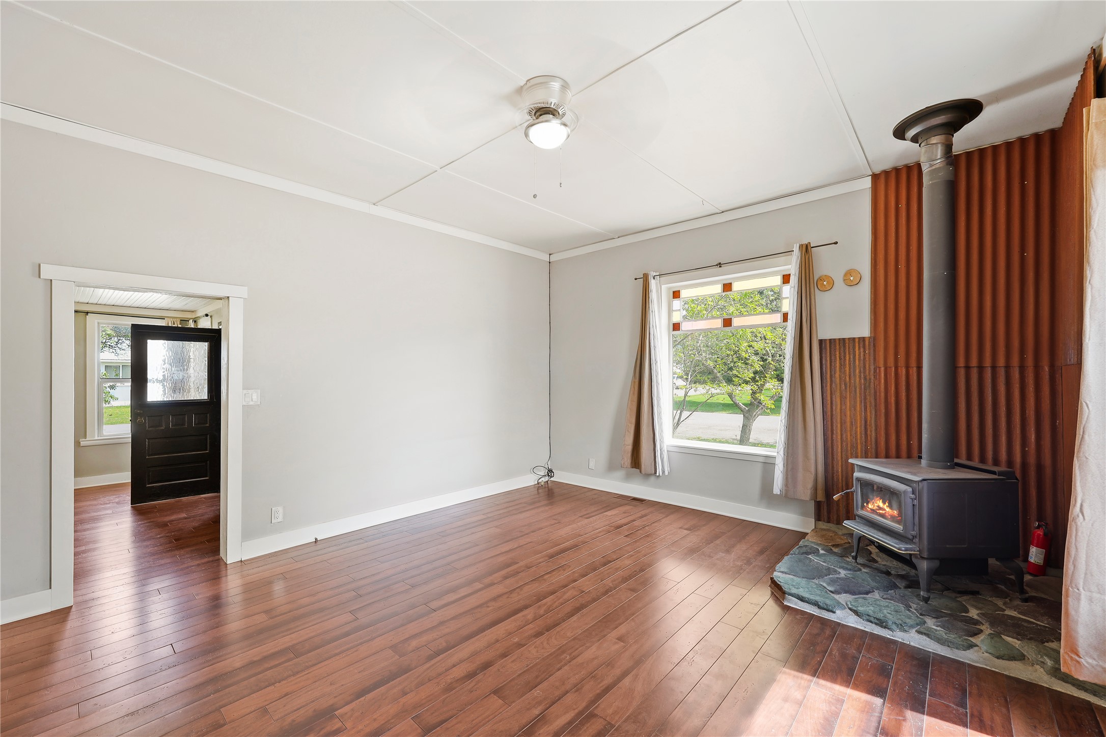104 2nd Avenue W
