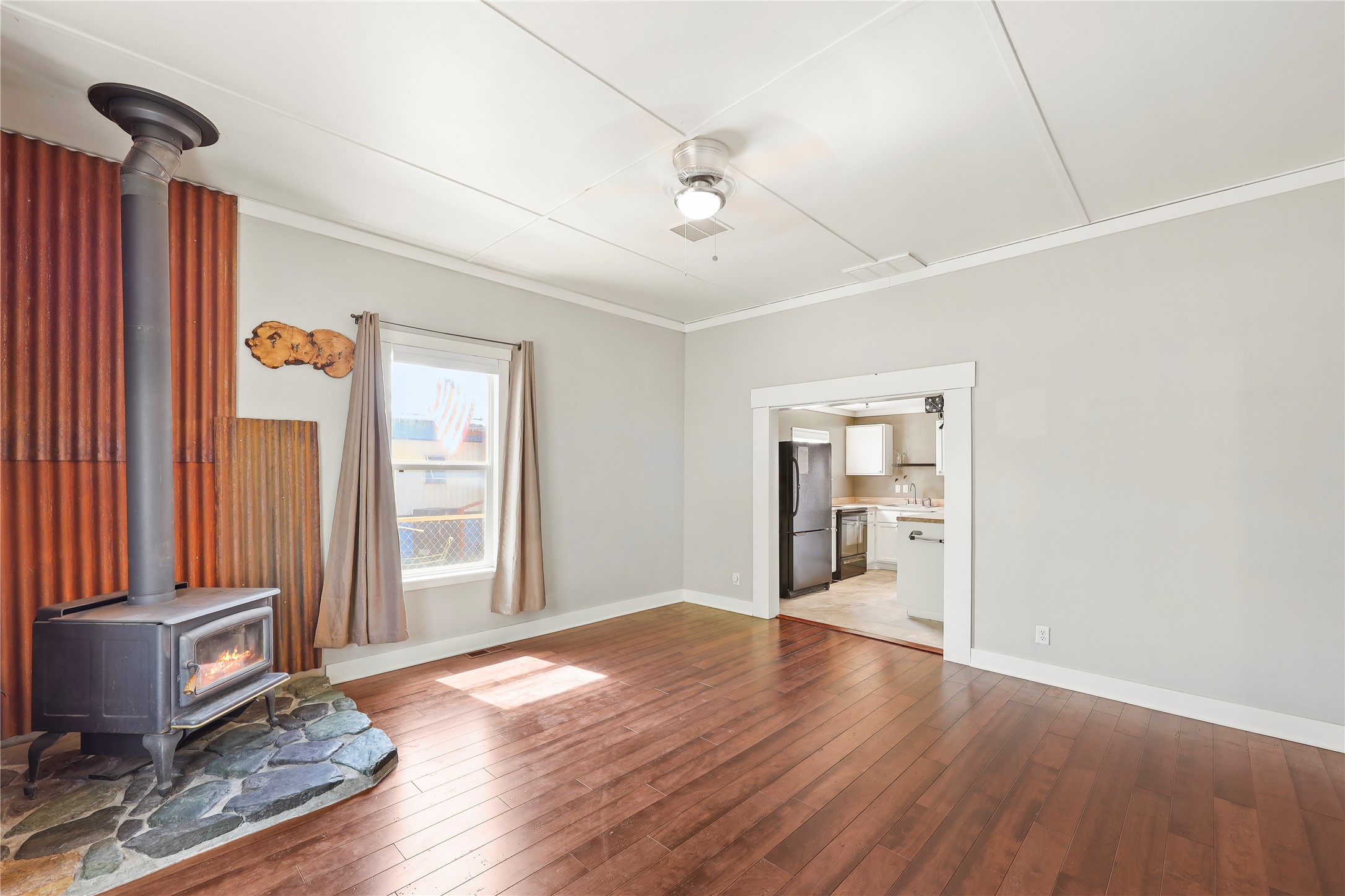 104 2nd Avenue W