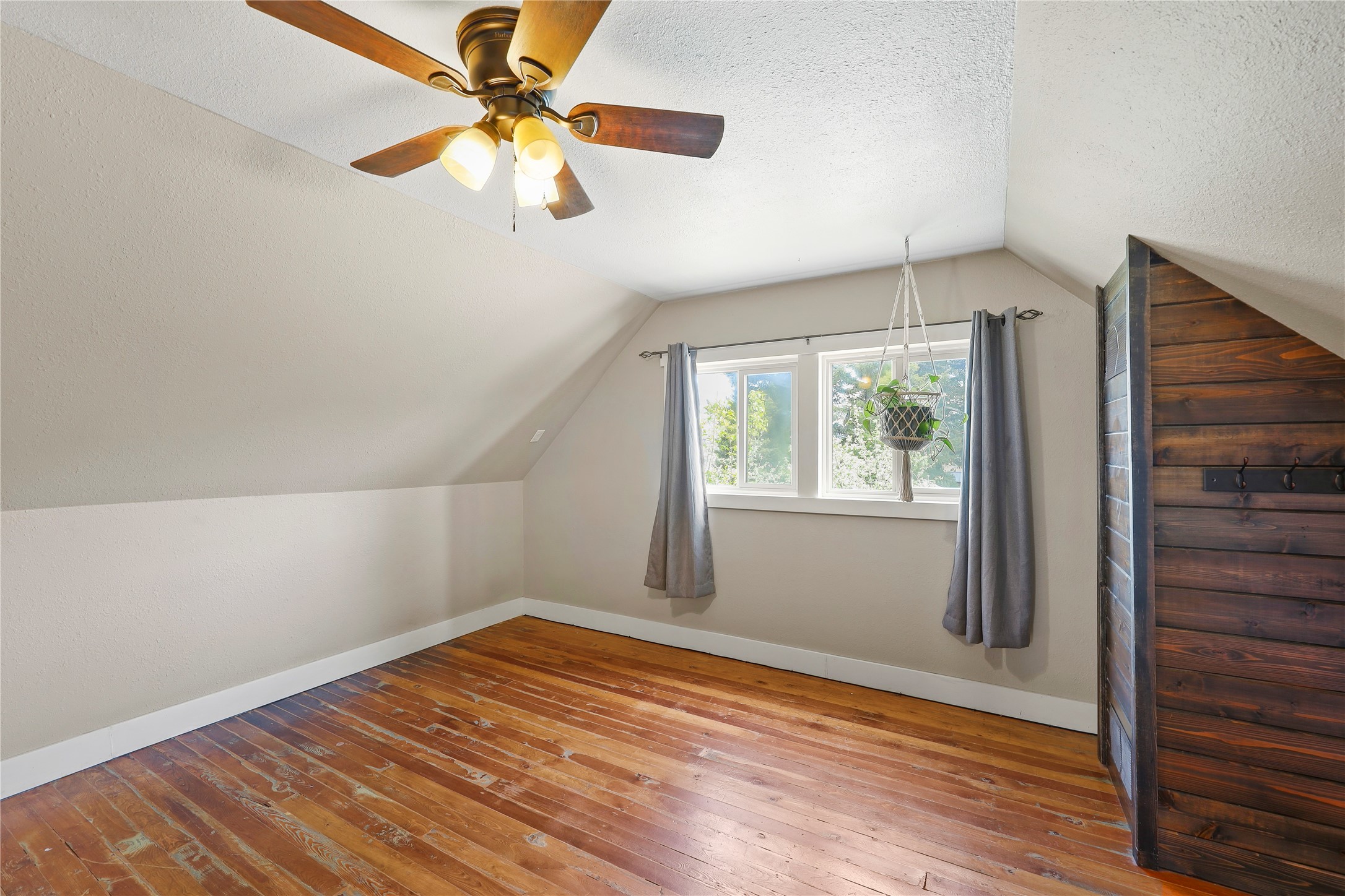 104 2nd Avenue W
