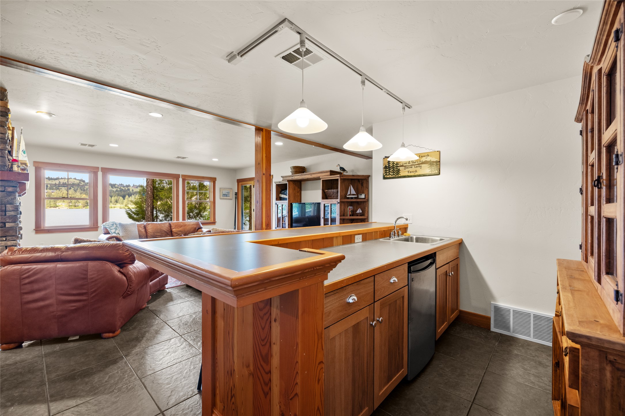 103 Rainbow Drive