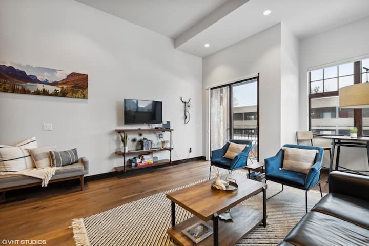 214 E 2nd Street 207