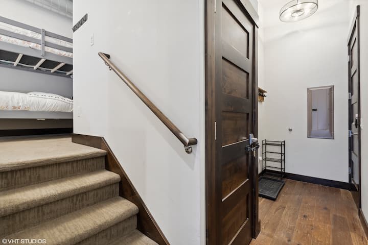 214 E 2nd Street 207