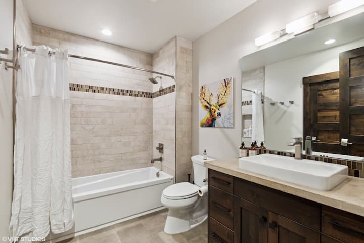 214 E 2nd Street 207