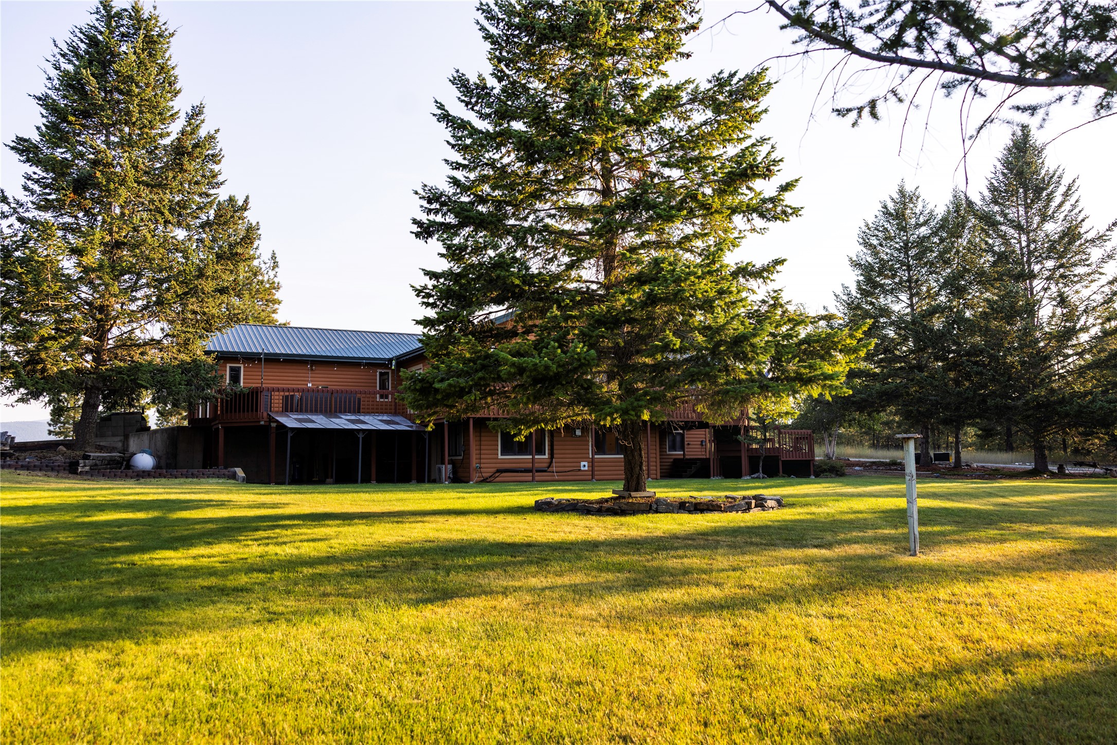 425 Koocanusa Estates Drive N