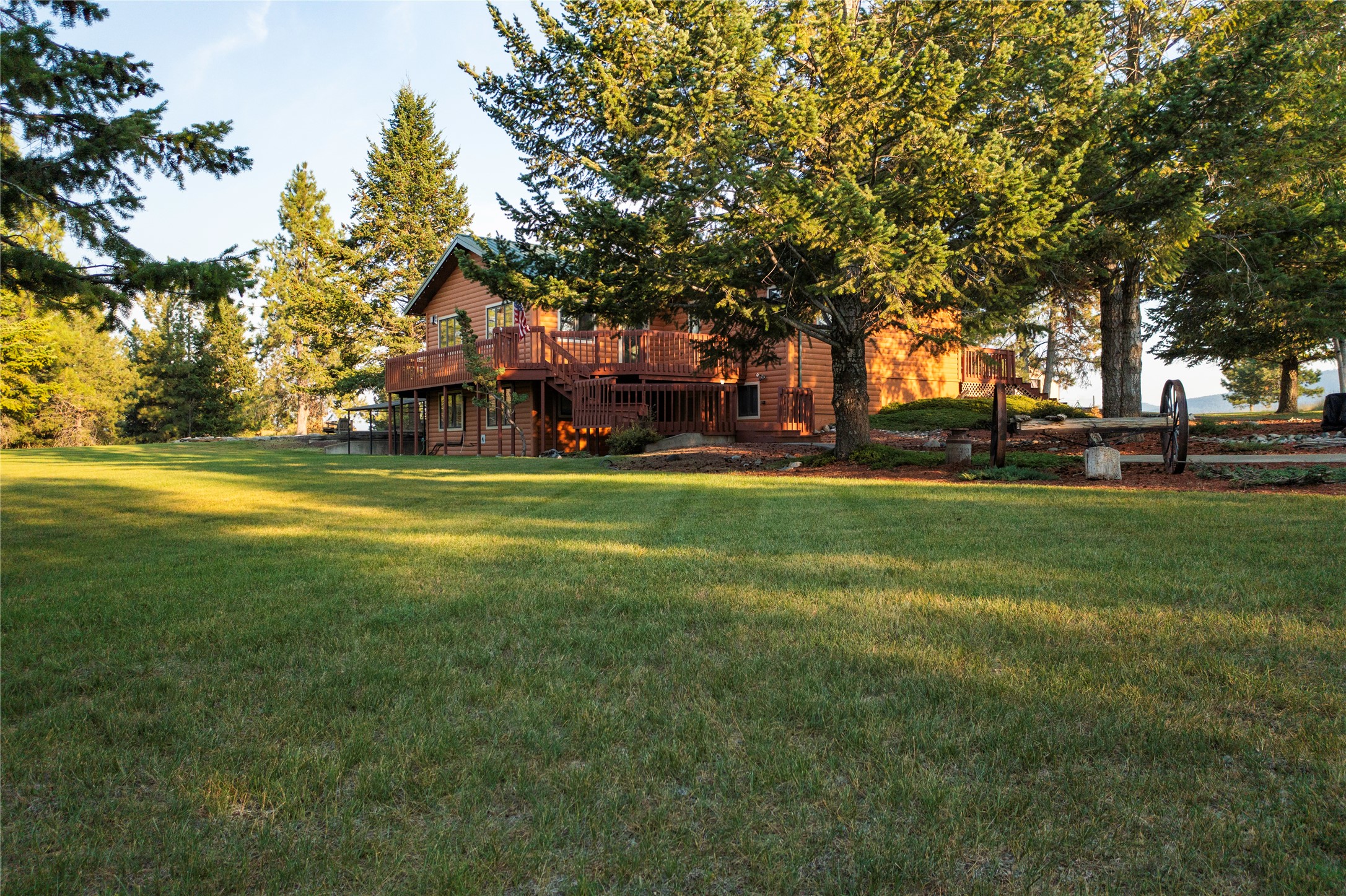 425 Koocanusa Estates Drive N