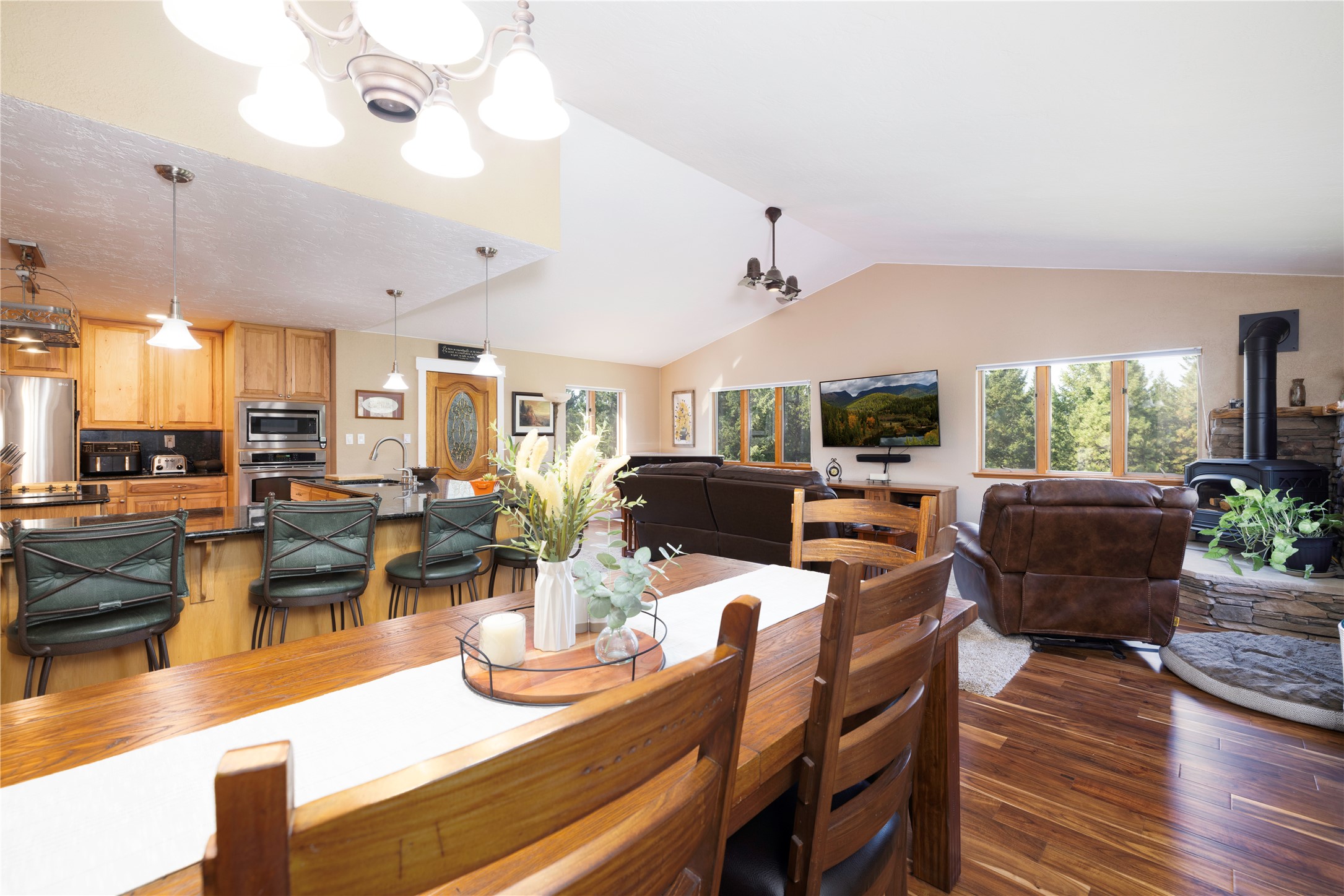 425 Koocanusa Estates Drive N