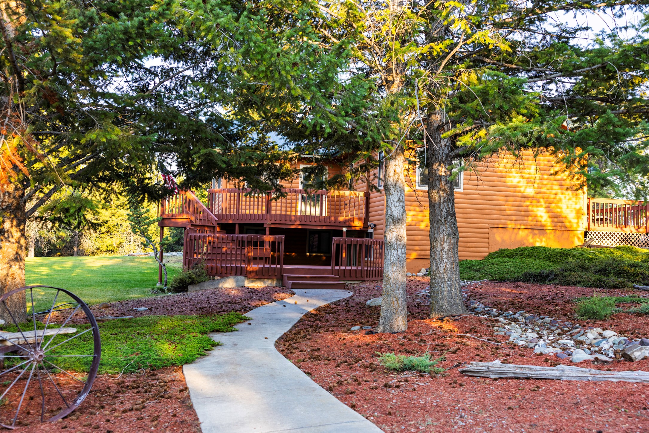 425 Koocanusa Estates Drive N