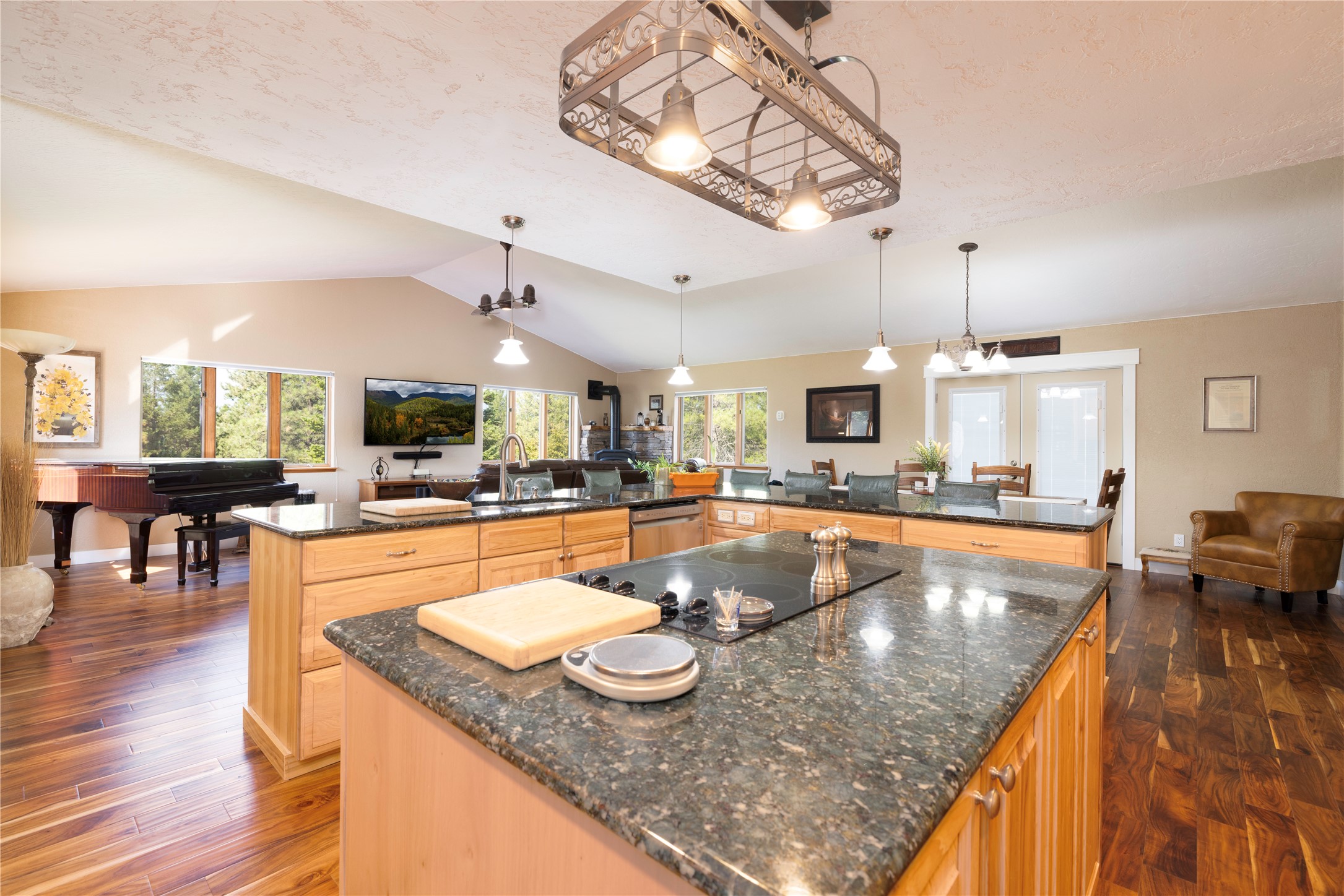 425 Koocanusa Estates Drive N