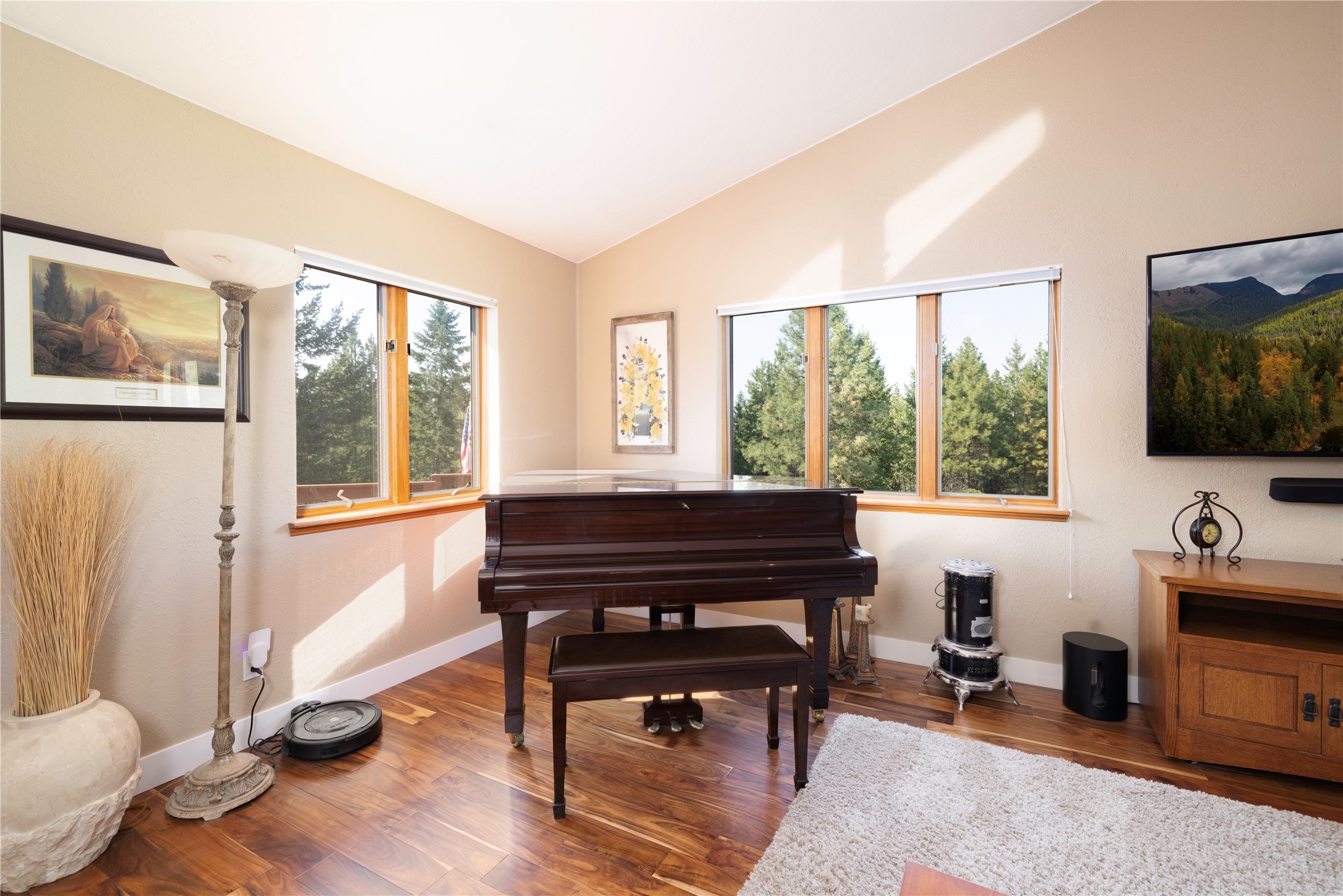 425 Koocanusa Estates Drive N