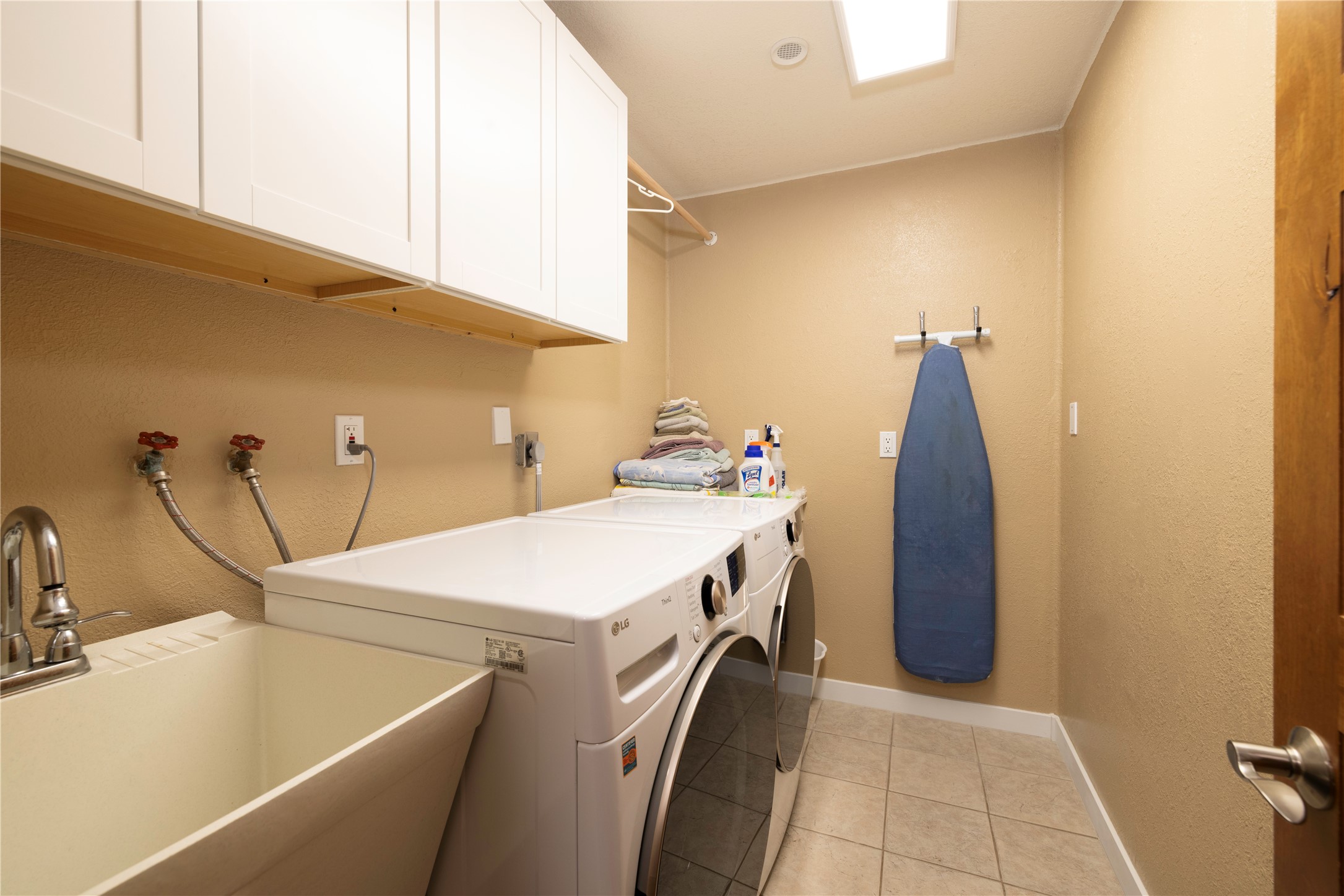425 Koocanusa Estates Drive N